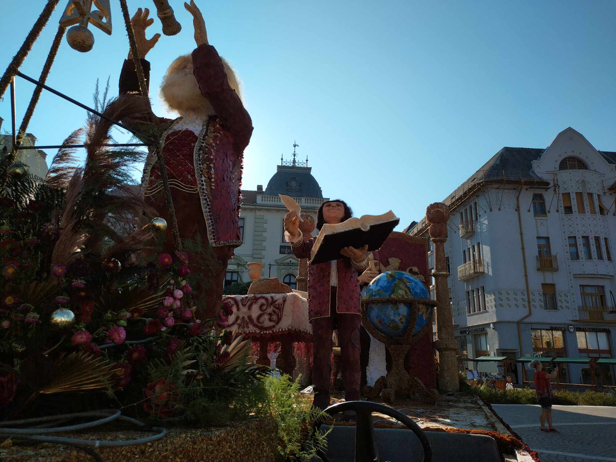 FOTO Care de flori în Piața Unirii BIHON