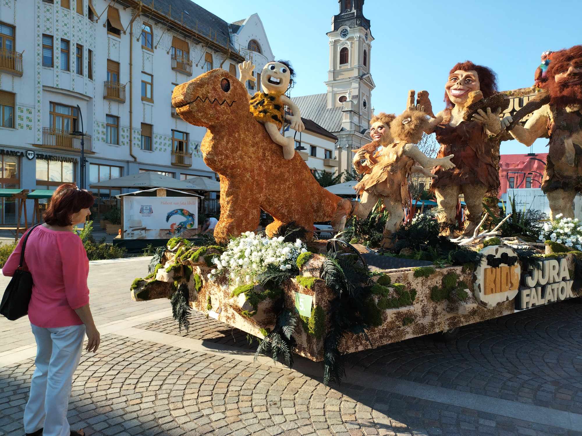 FOTO Care de flori în Piața Unirii BIHON