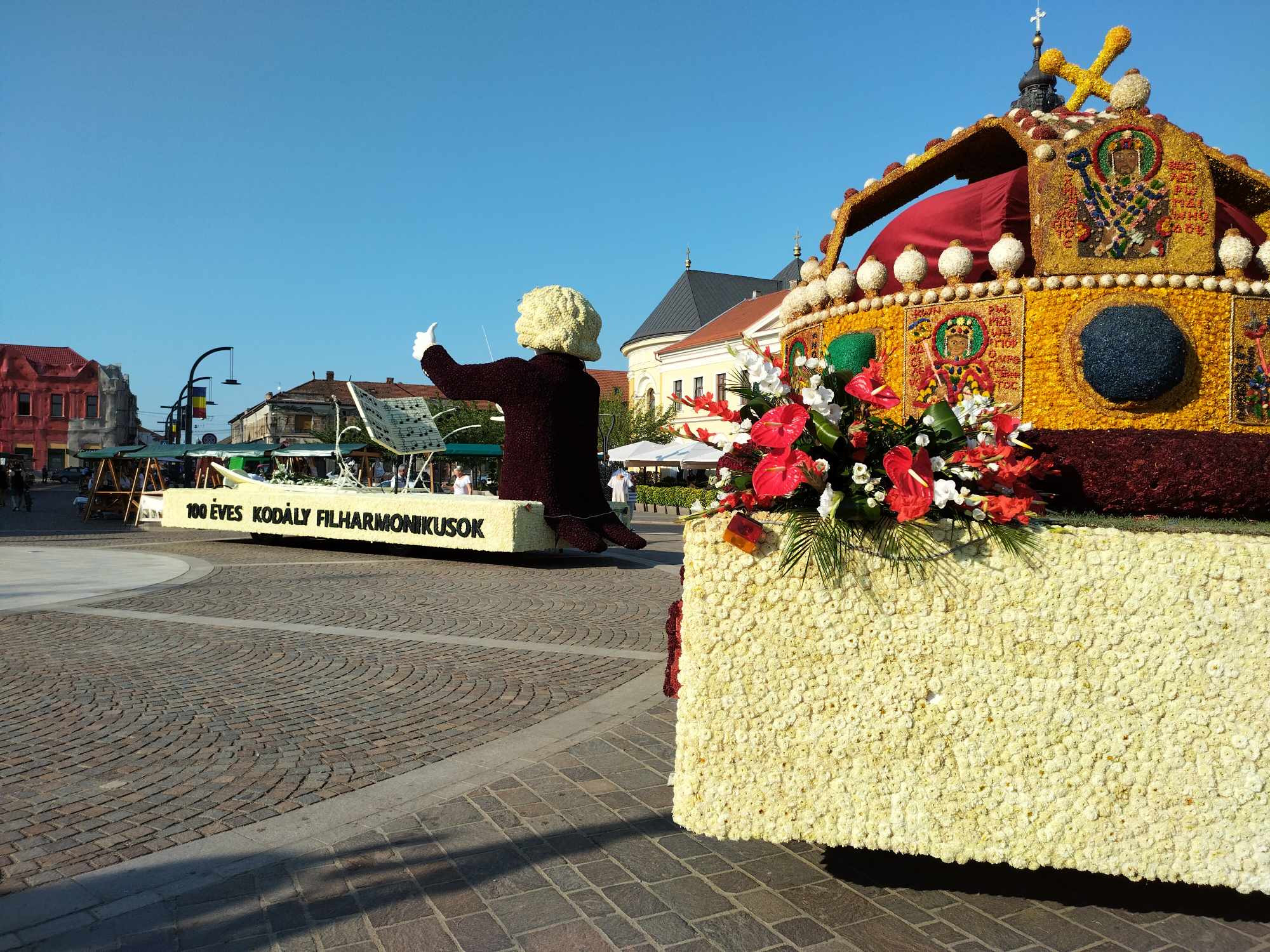 FOTO Care de flori în Piața Unirii BIHON