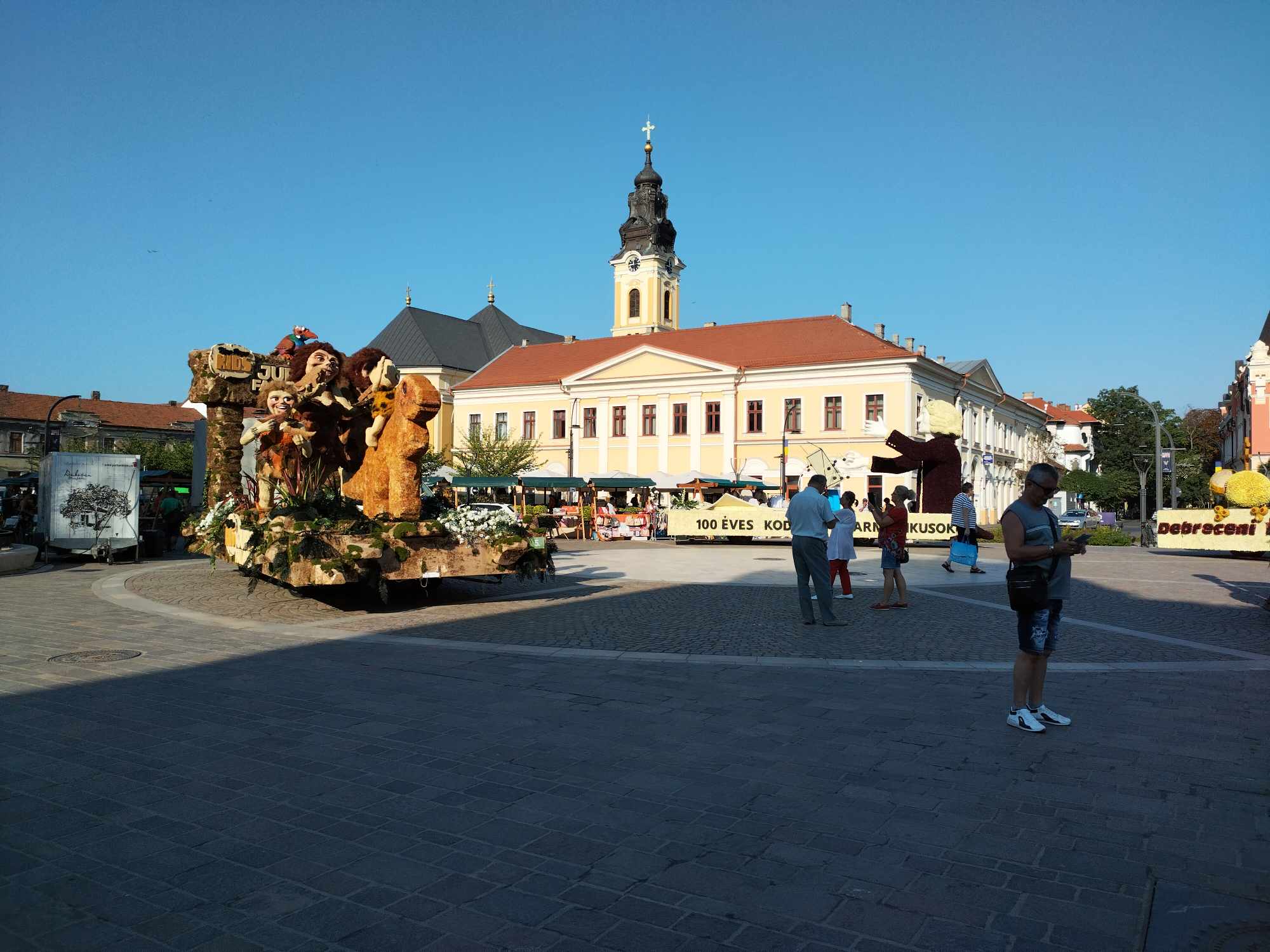 FOTO Care de flori în Piața Unirii BIHON
