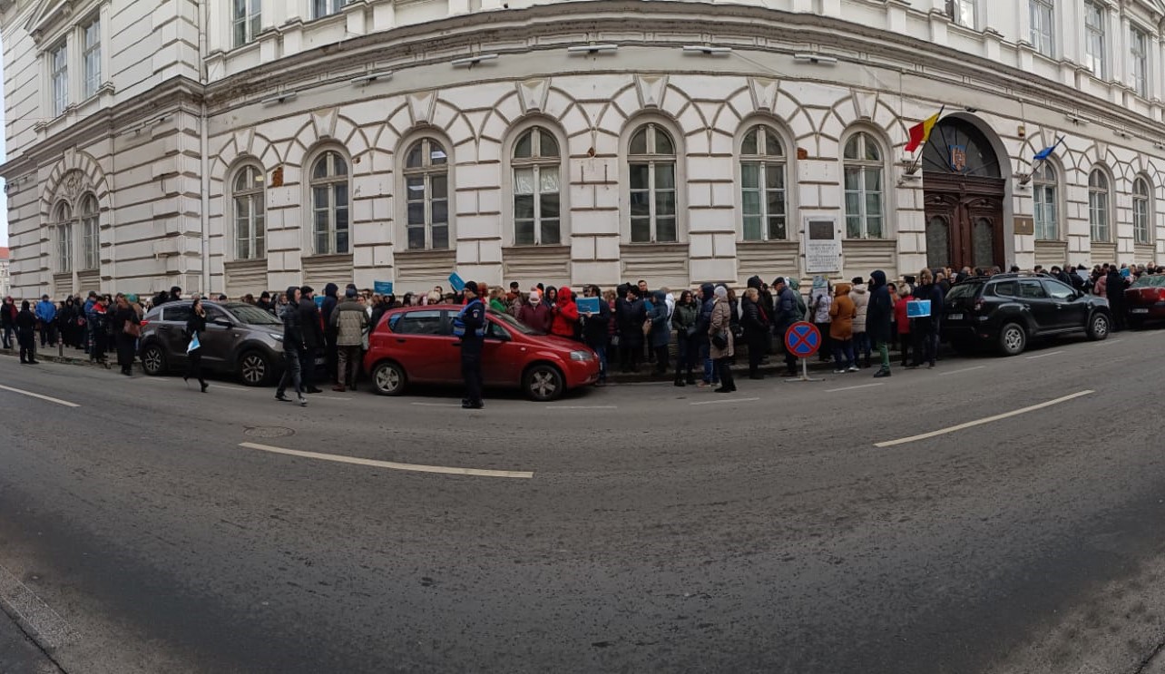 Medicii arădeni au pichetat Prefectura, 18.01.2023, foto: E.R.