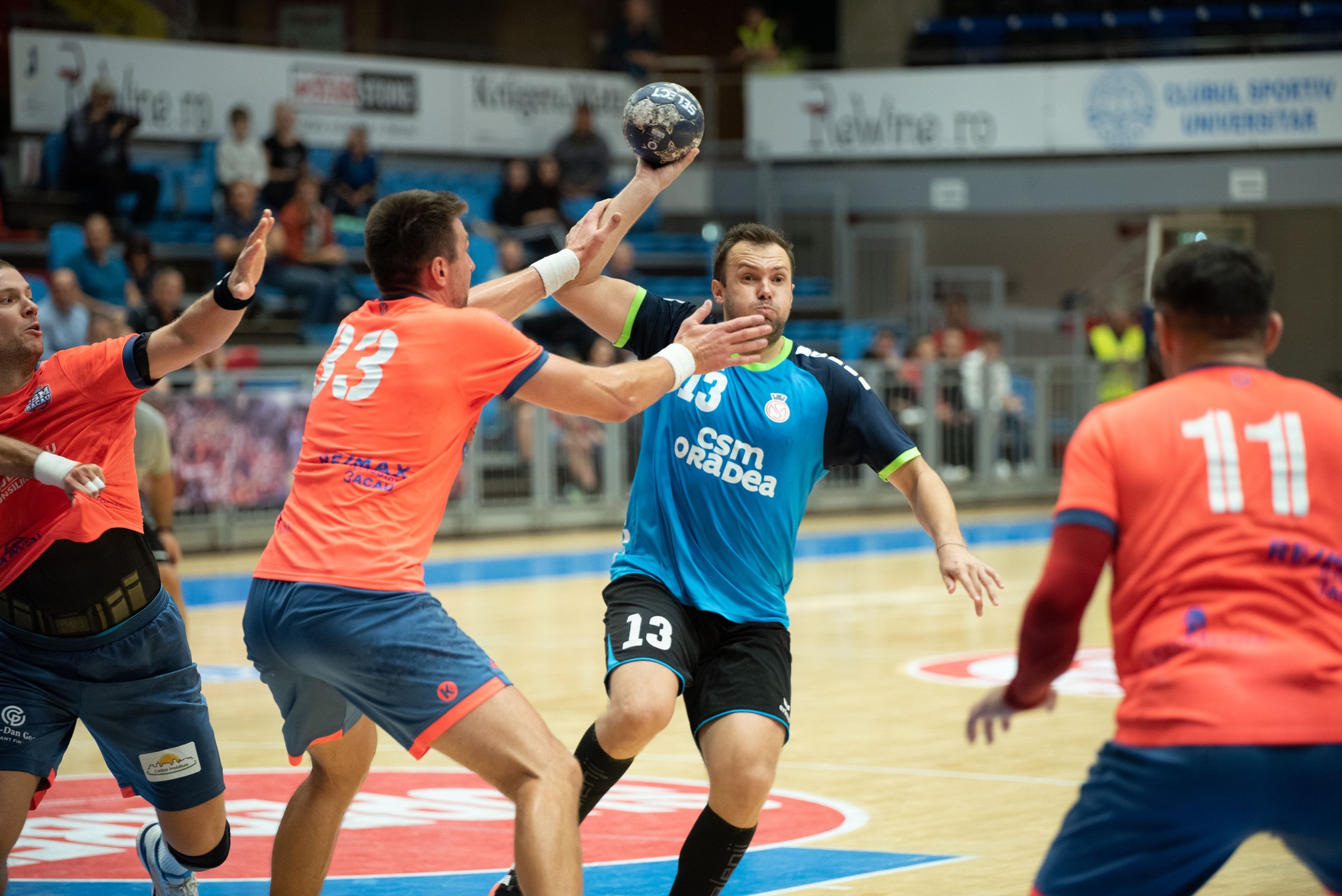 Emilian Turcu, unul dintre cei mai experimentați jucători ai echipei CSM Oradea FOTO: ARHIVĂ