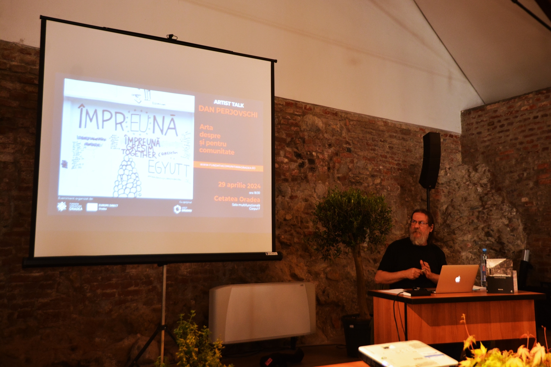 Artist Talk cu Dan Perjovschi la Oradea
