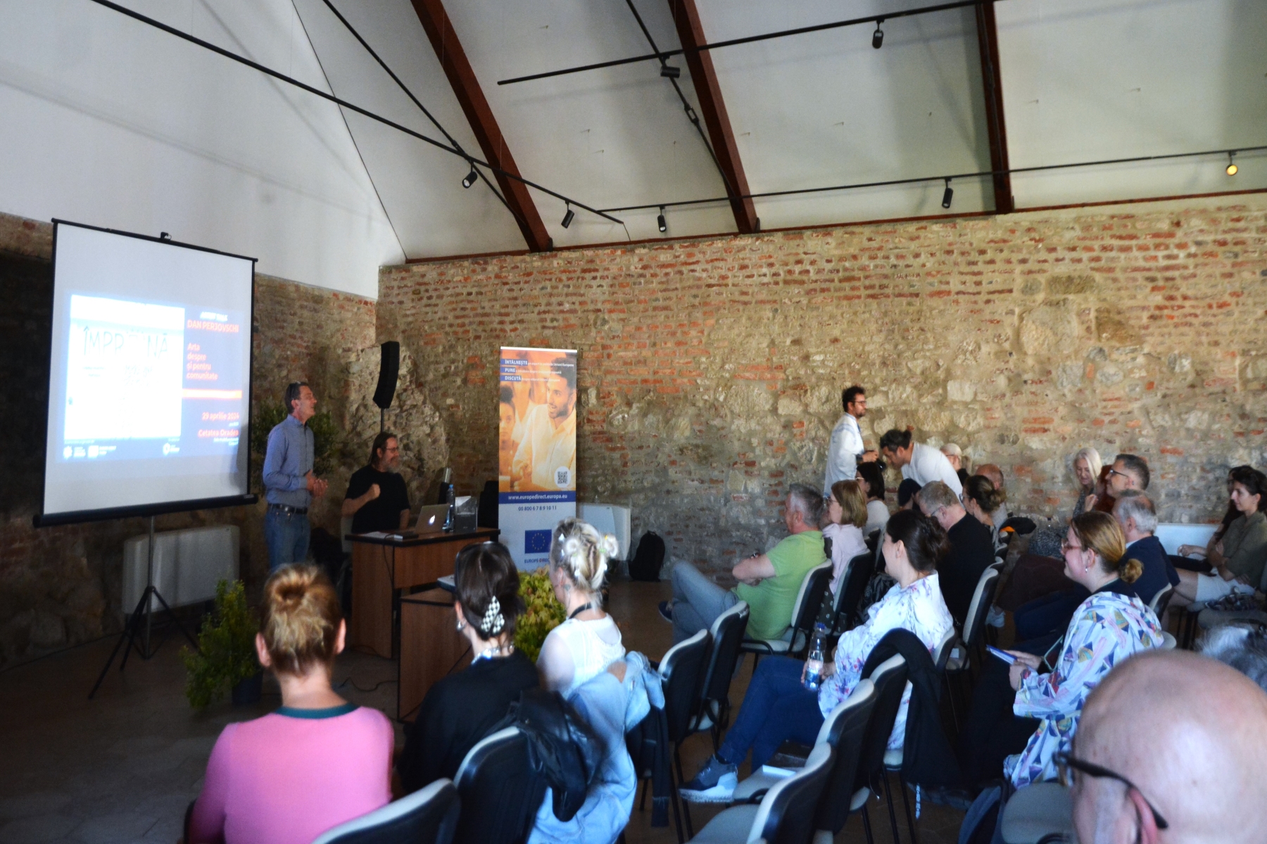 Artist Talk cu Dan Perjovschi la Oradea