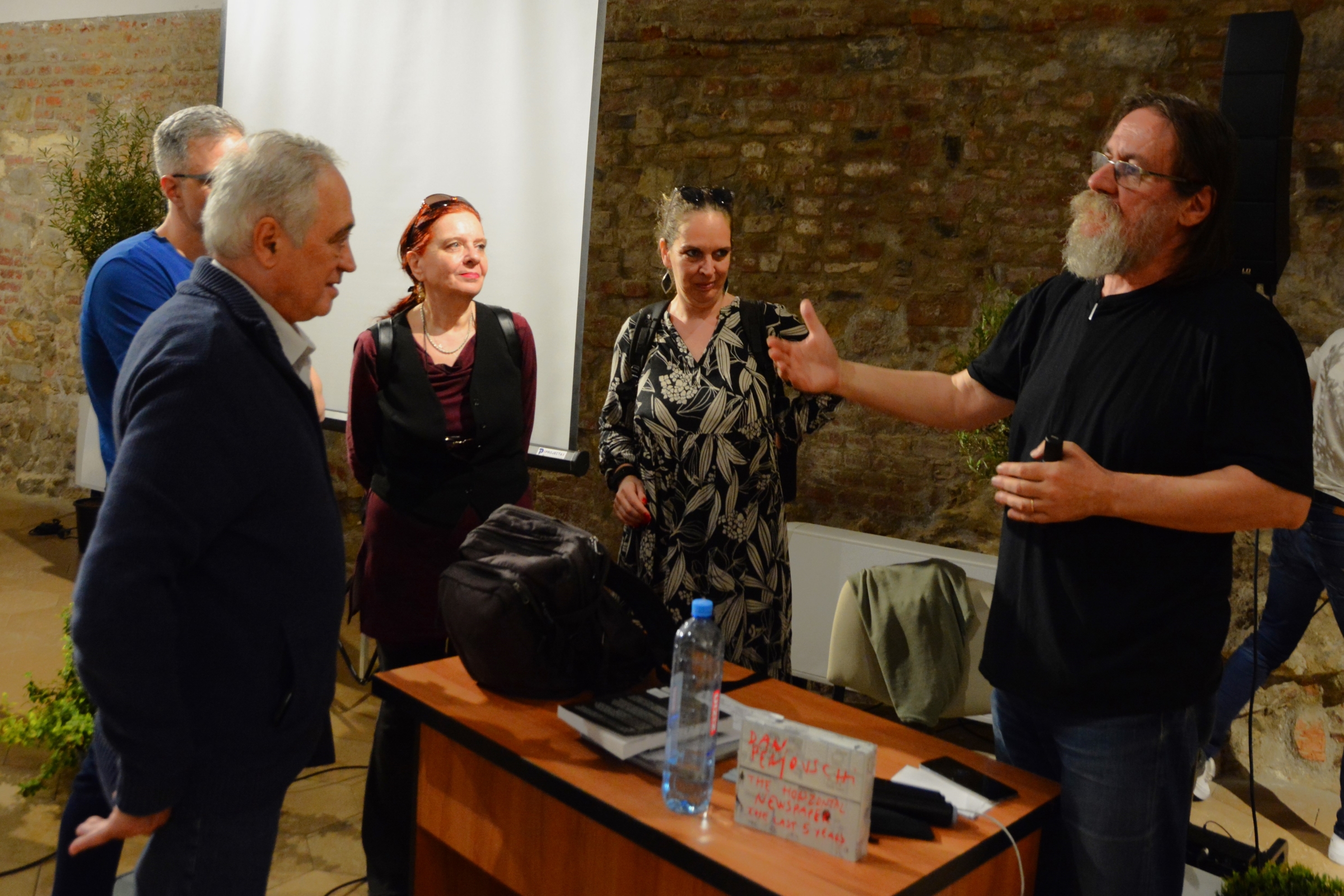 Artist Talk cu Dan Perjovschi la Oradea