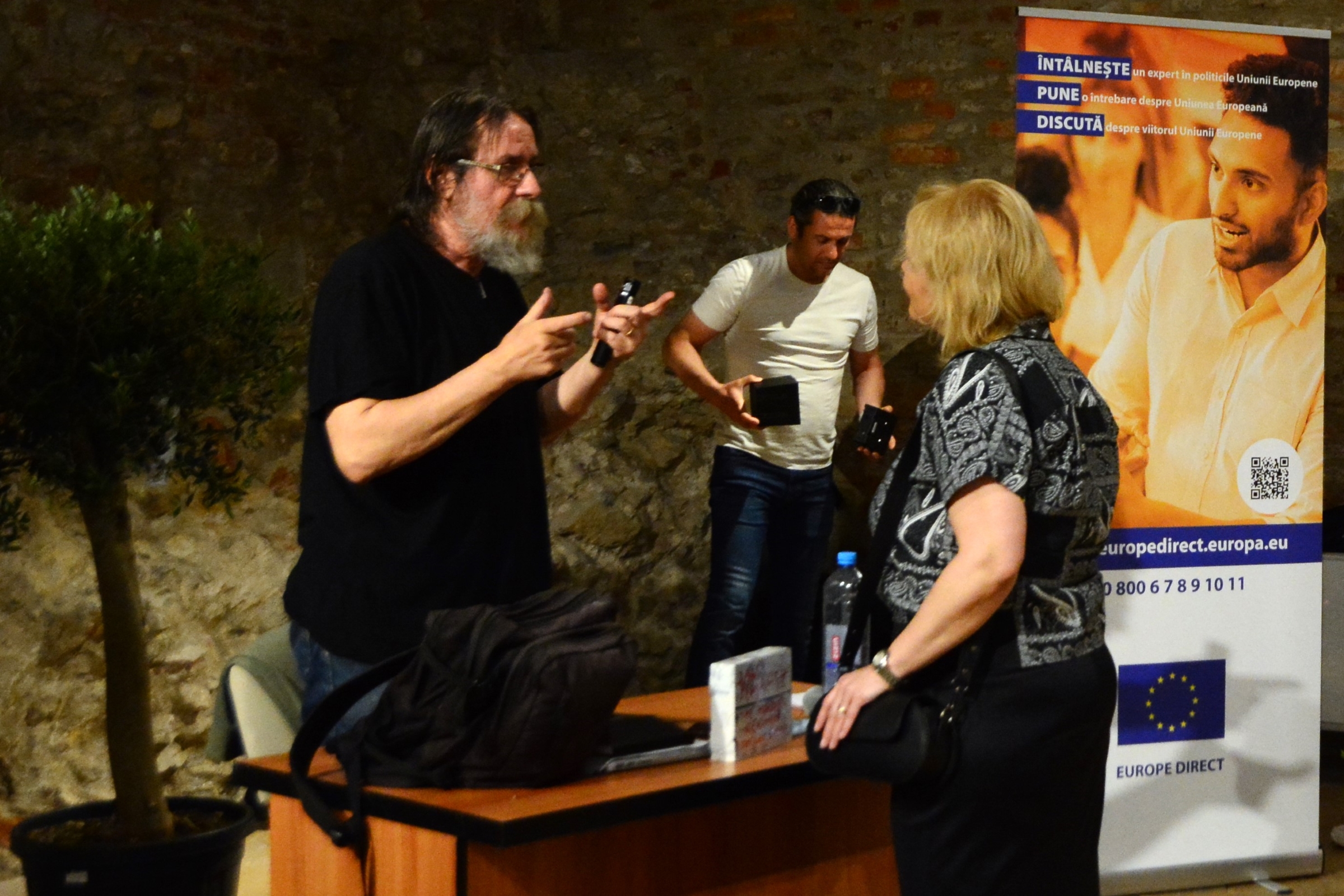 Artist Talk cu Dan Perjovschi la Oradea