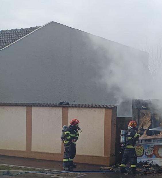 Incendiu violent la o plăcintărie 18.02.2025; Foto: ISU Bihor