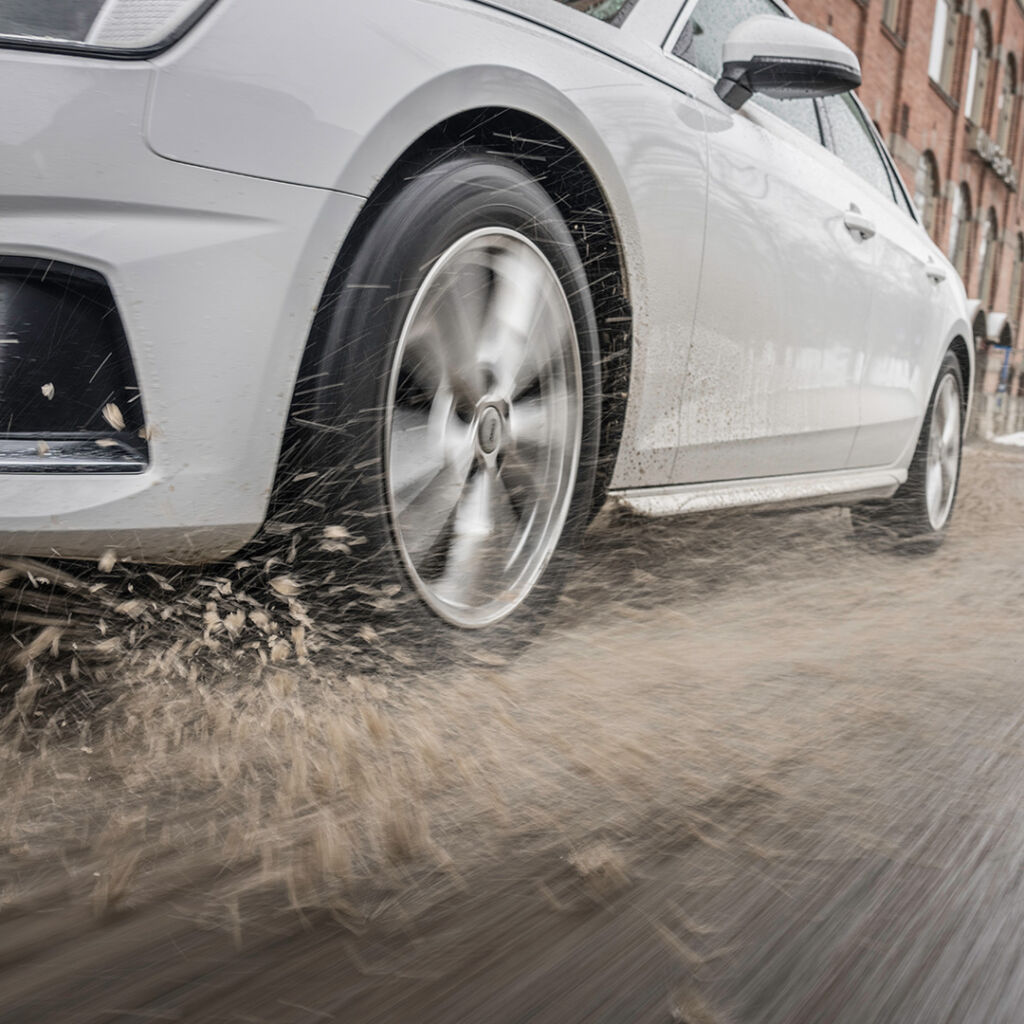 151_1x1_close-up-tyres-bad-weather_1080x1080_nokian-tyres