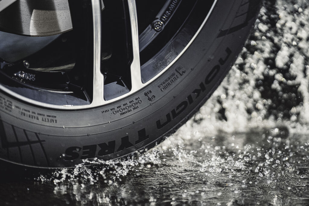 Nokian Tyres summer tire on wet