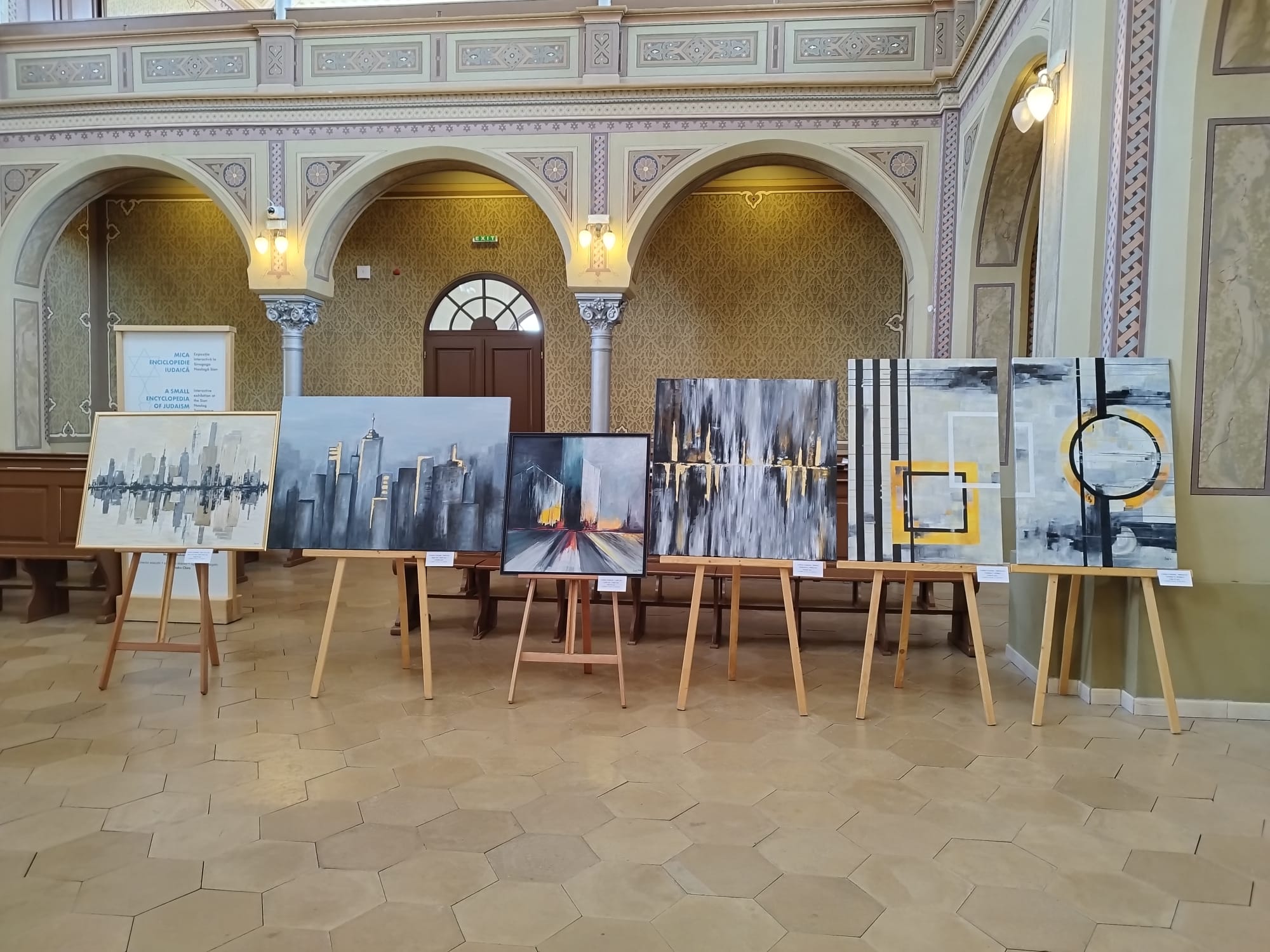 foto: Expoziţia „Duetto. Artă feminină contemporană” a fost vernisată la Sinagoga Neologă Sion, 11.04.2025