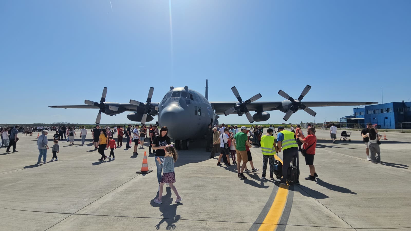 foto: Avioane militare în Oradea, 21.04.2025