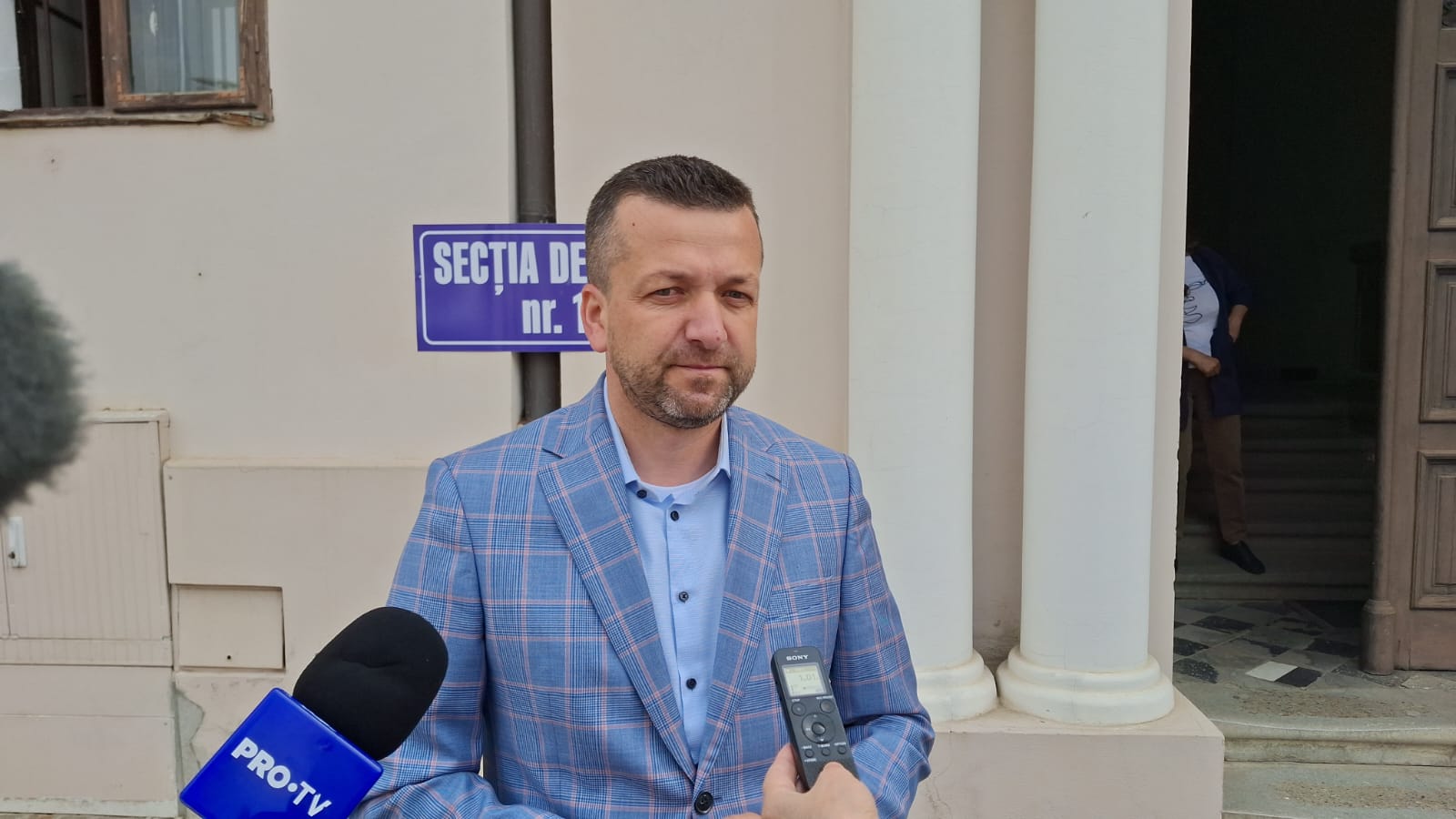 foto: Primarul Oradiei, Florin Birta, la vot, 04.05.2025