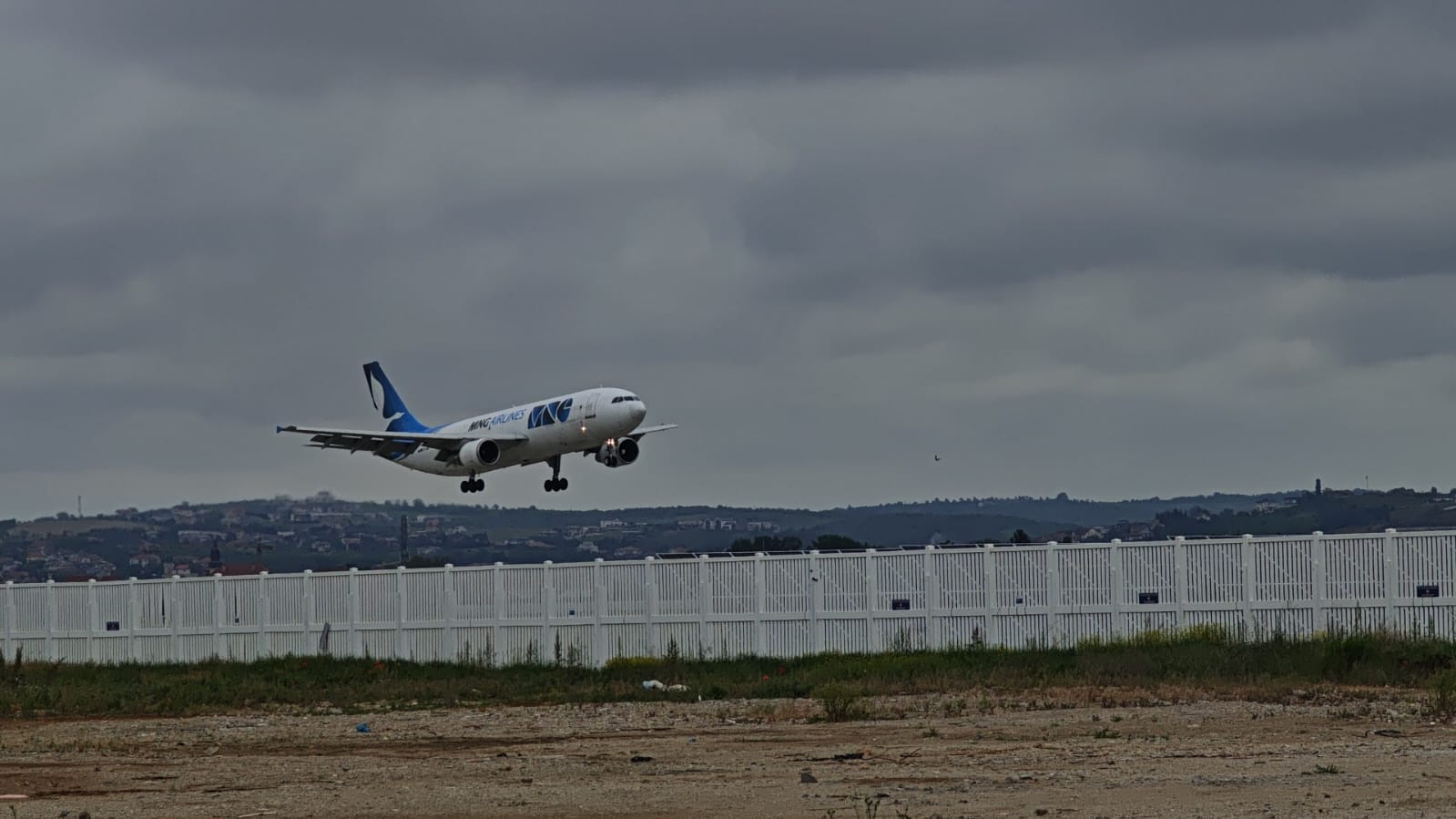 76c90594-227c-4bee-8a38-84f2c52ea40f