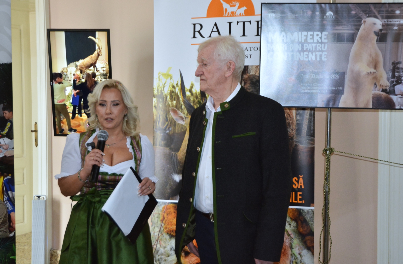 Expozitia Mamifere mari din patru continente (20)