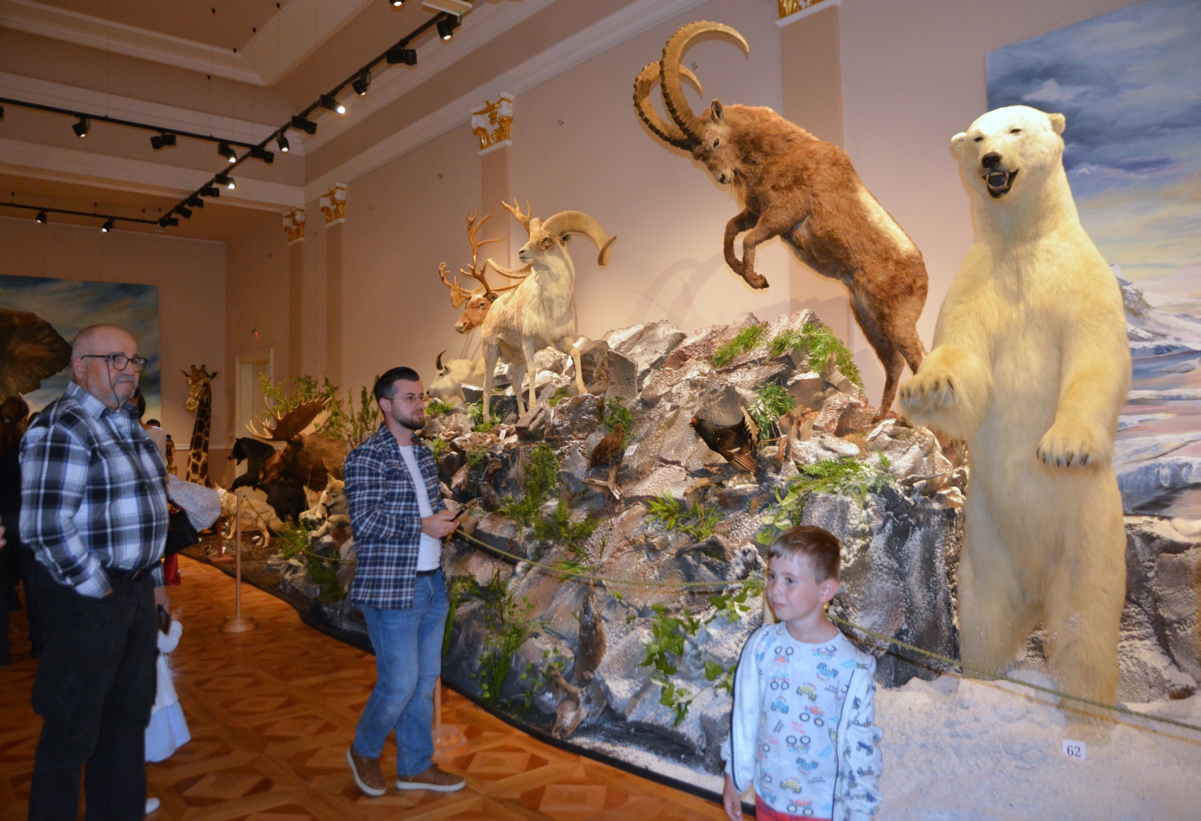 Expozitia Mamifere mari din patru continente (44)