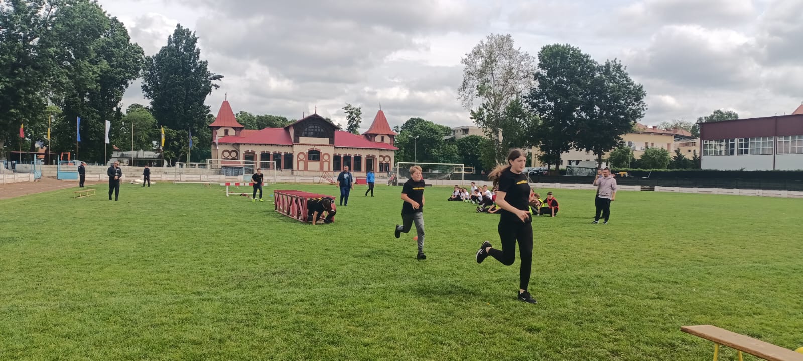 foto: Peste 100 de elevi bihoreni au participat la concursurile „Cu viaţa mea apăr viaţa” şi „Prietenii pompierilor”, 23.05.2025