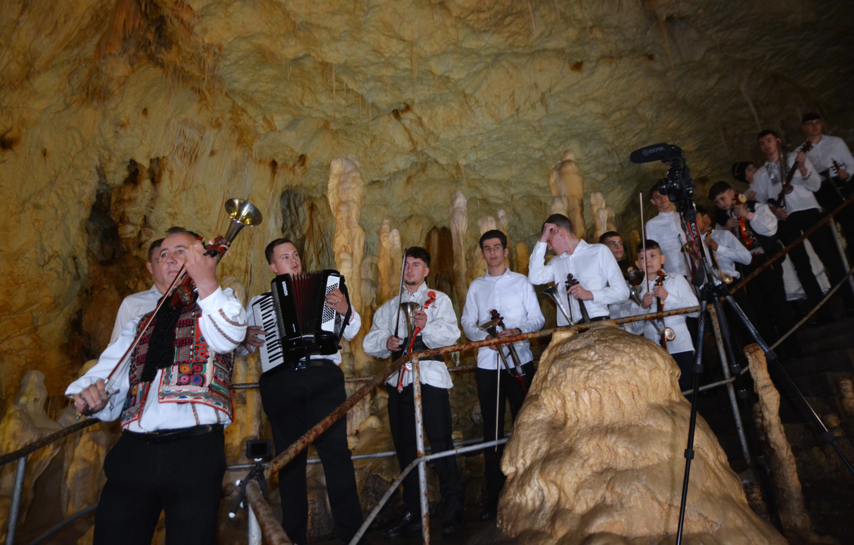 Concert în Peştera Urşilor Foto Cami Buşu (23)