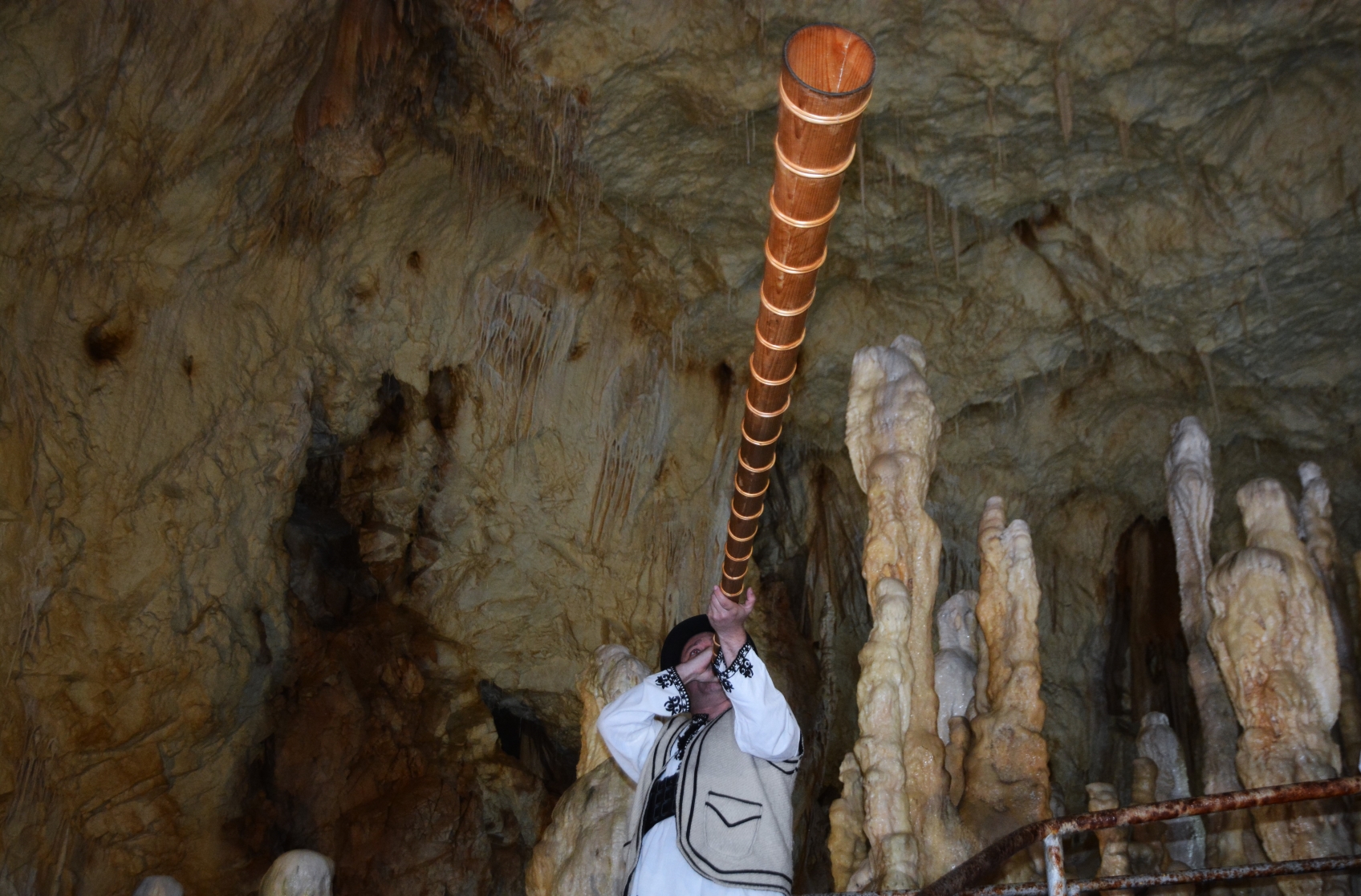 Concert în Peştera Urşilor Foto Cami Buşu (28)