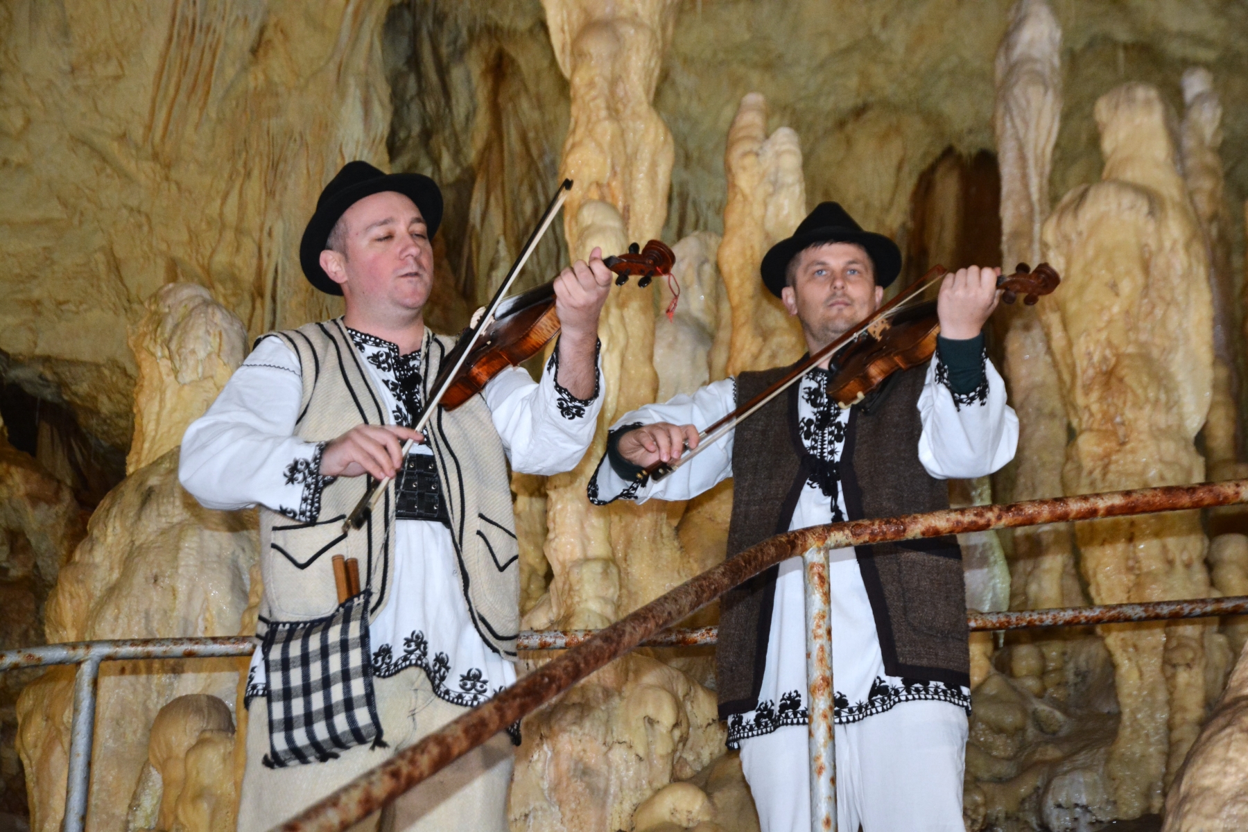 Concert în Peştera Urşilor Foto Cami Buşu (31)