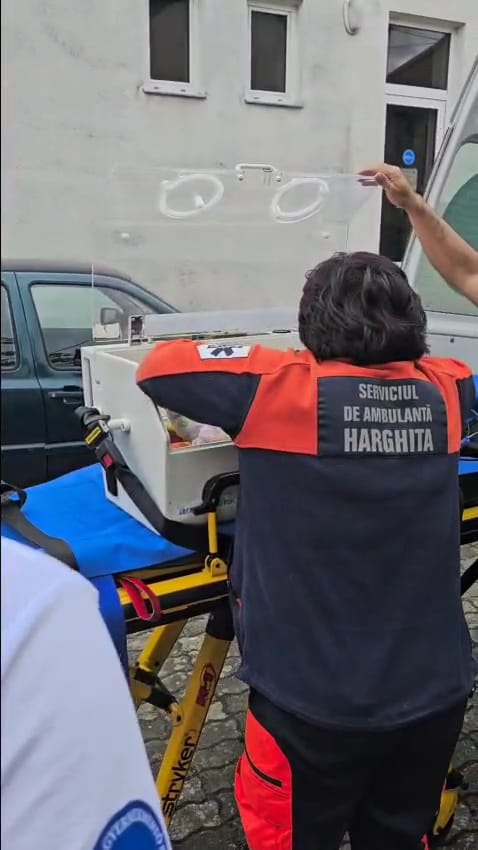 foto: Fetiță de 6 săptămâni, transferată în Ungaria, 29.05.2025