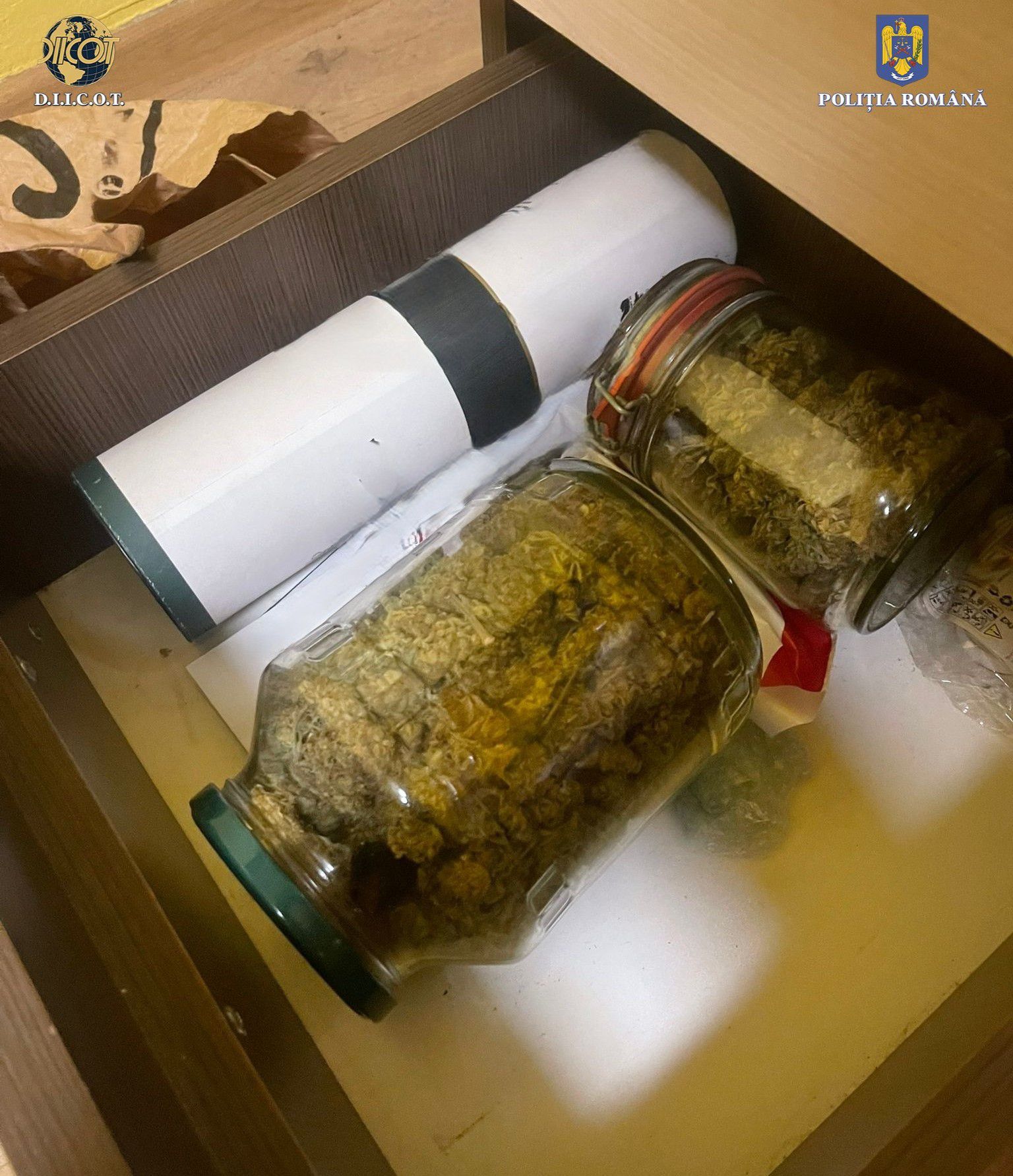 foto: Prinși în flagrant cu canabis, 23.06.2025