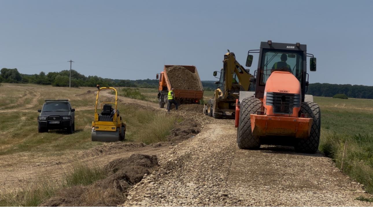 FOTO: Vizită pe șantierul pistei cicloturistice de pe digul râului Barcău, 13.06.2025
