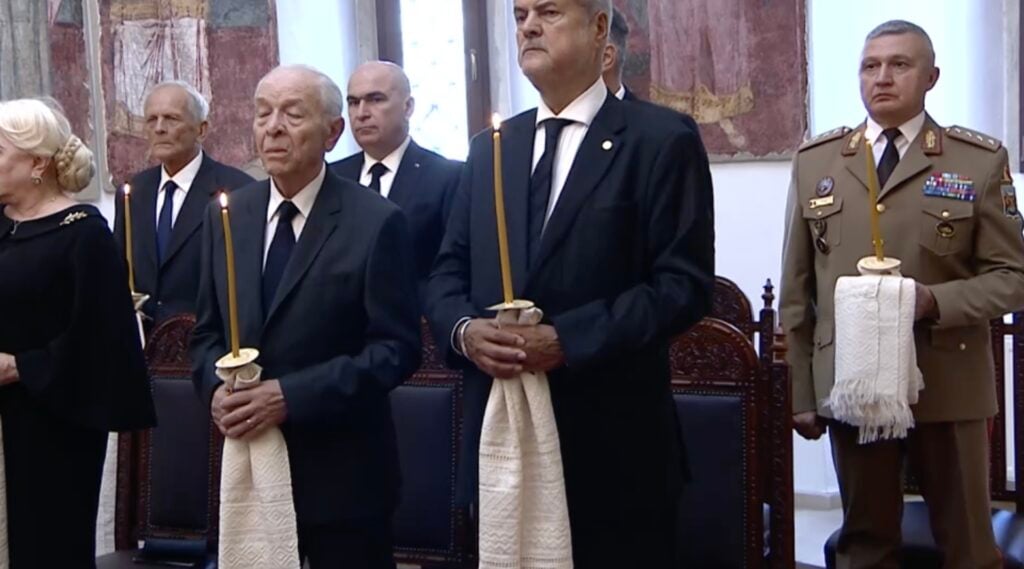 foto: Ilie Bolojan, surprins în spatele foștilor prim-miniștri PSD, 07.08.2025