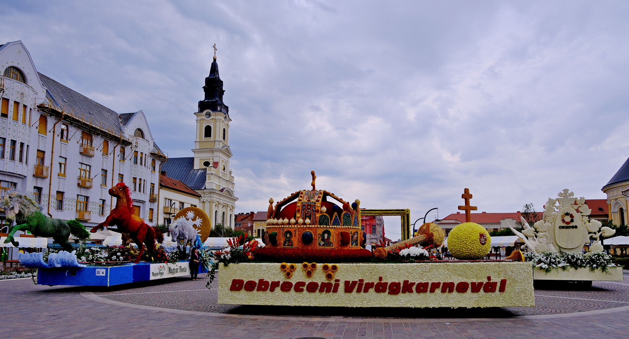 Carele alegorice în Piaţa Unirii (1)