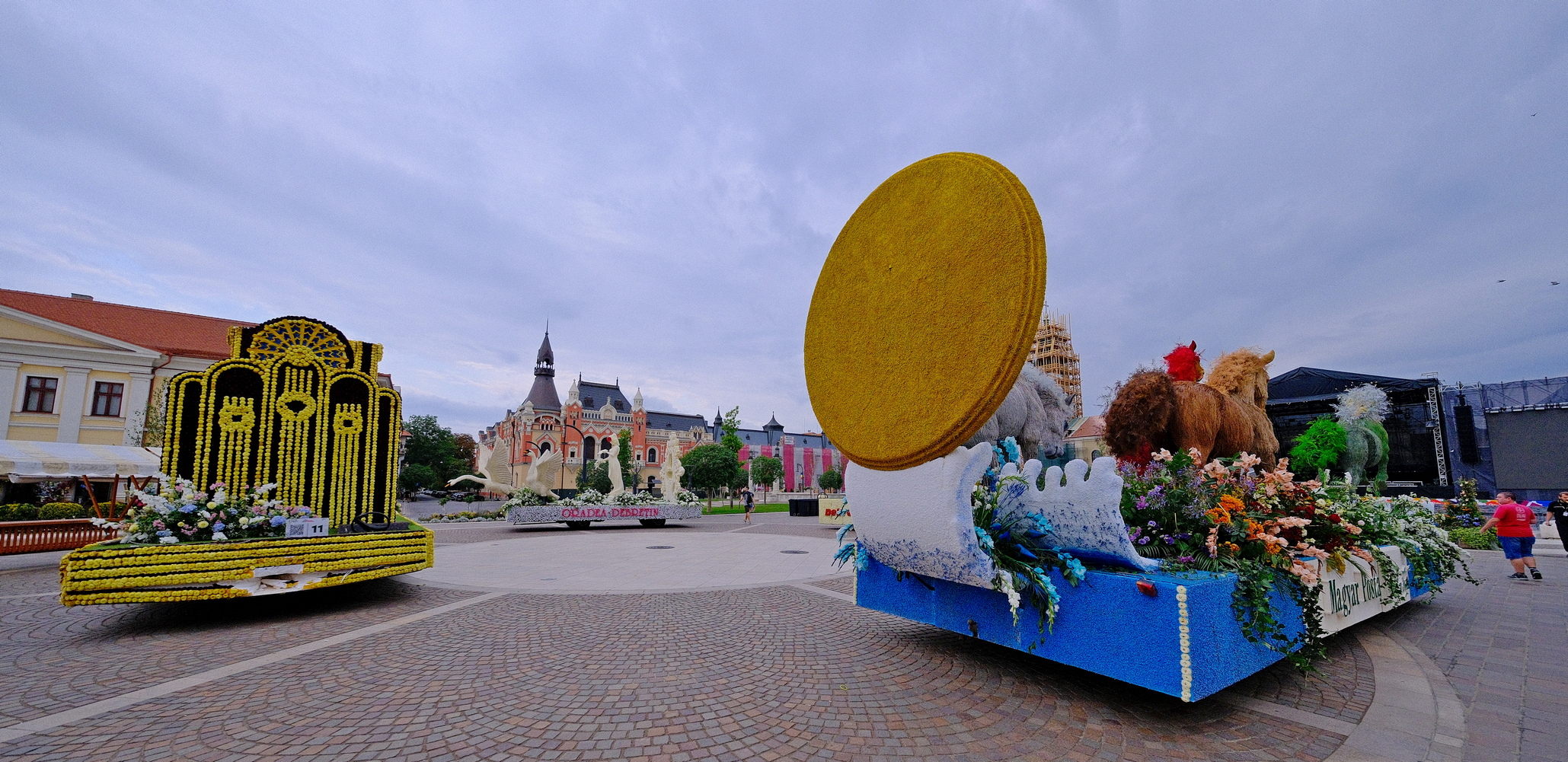 Carele alegorice în Piaţa Unirii (16)