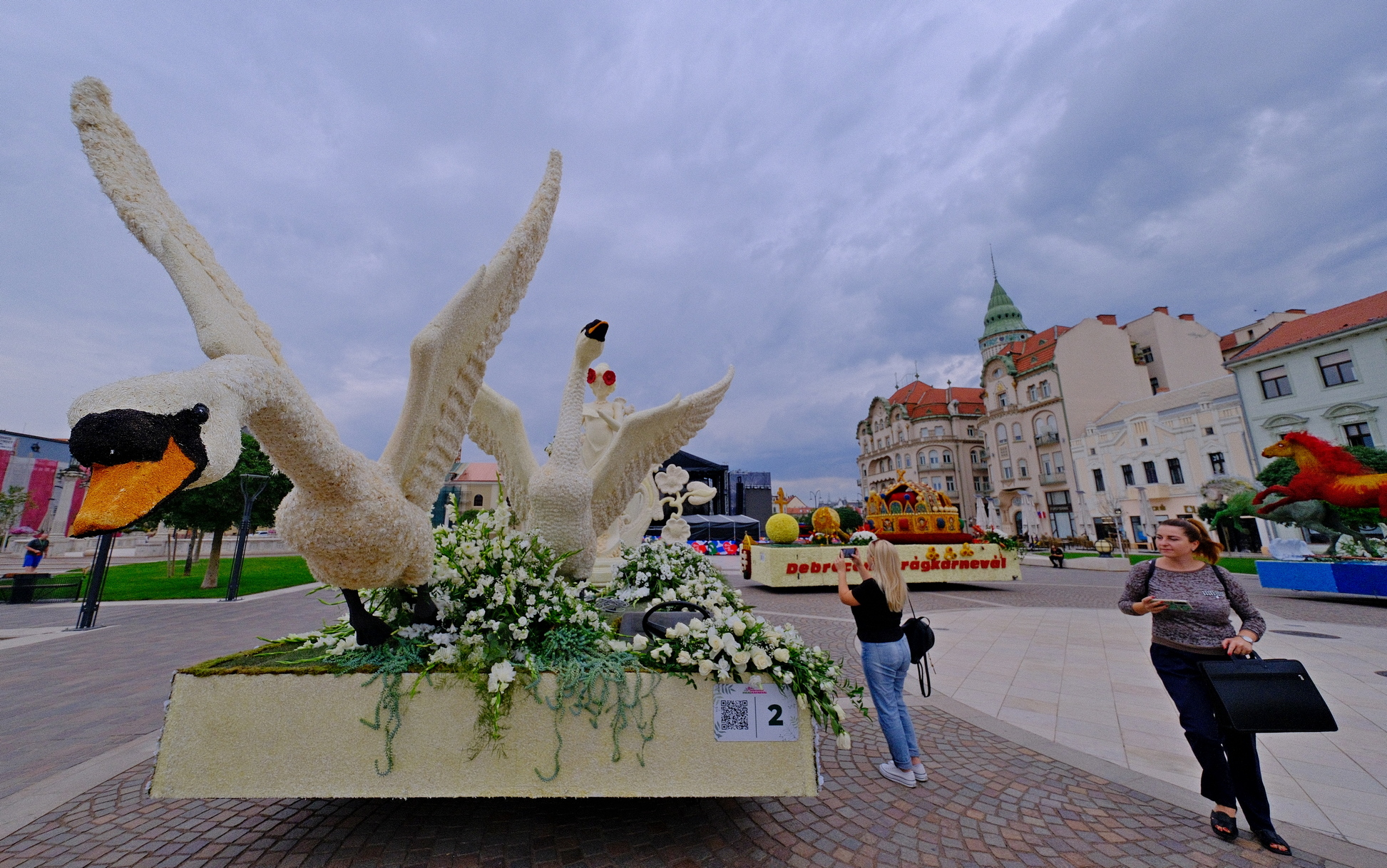 Carele alegorice în Piaţa Unirii, 21.08.2005. Foto: Alexandru Niţescu