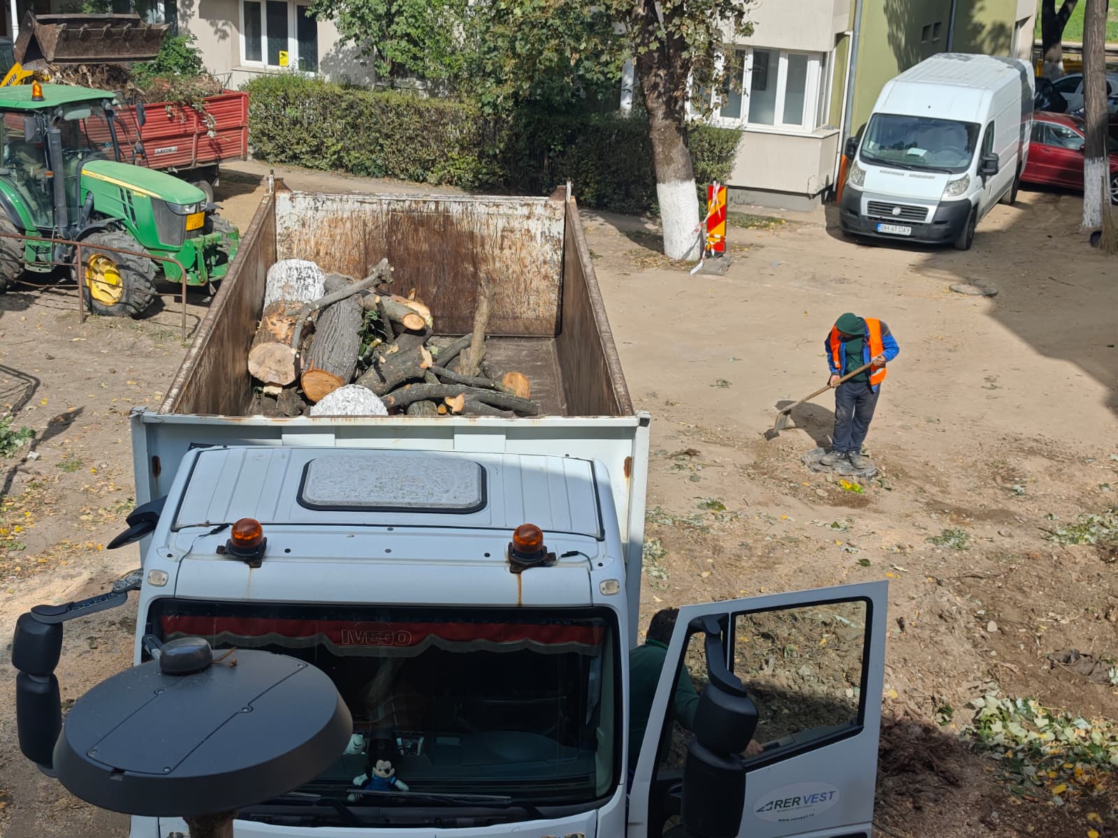 WhatsApp Image 2025-10-02 at 13.03.56 (1)