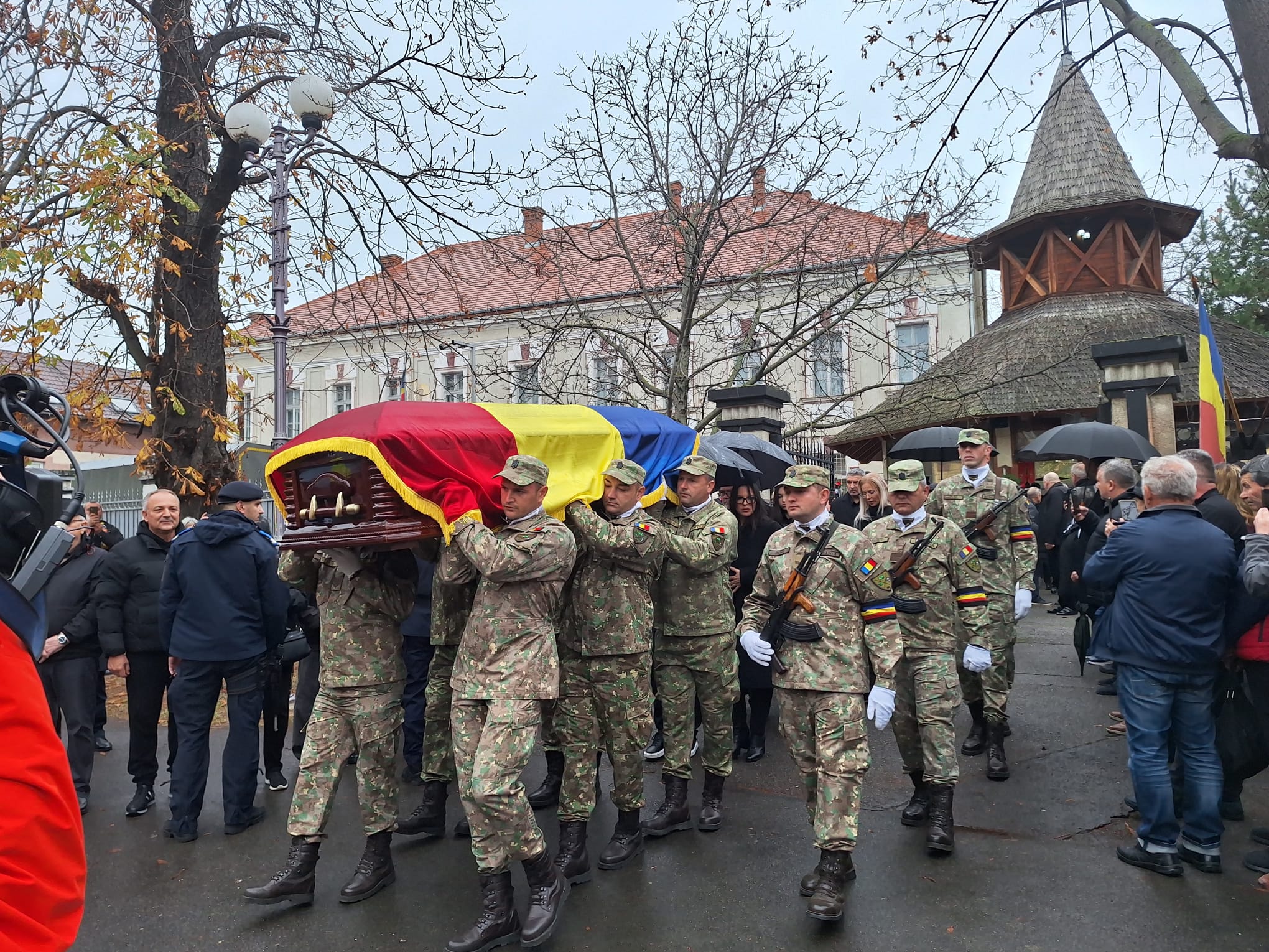 WhatsApp Image 2025-11-08 at 13.47.11 (1)