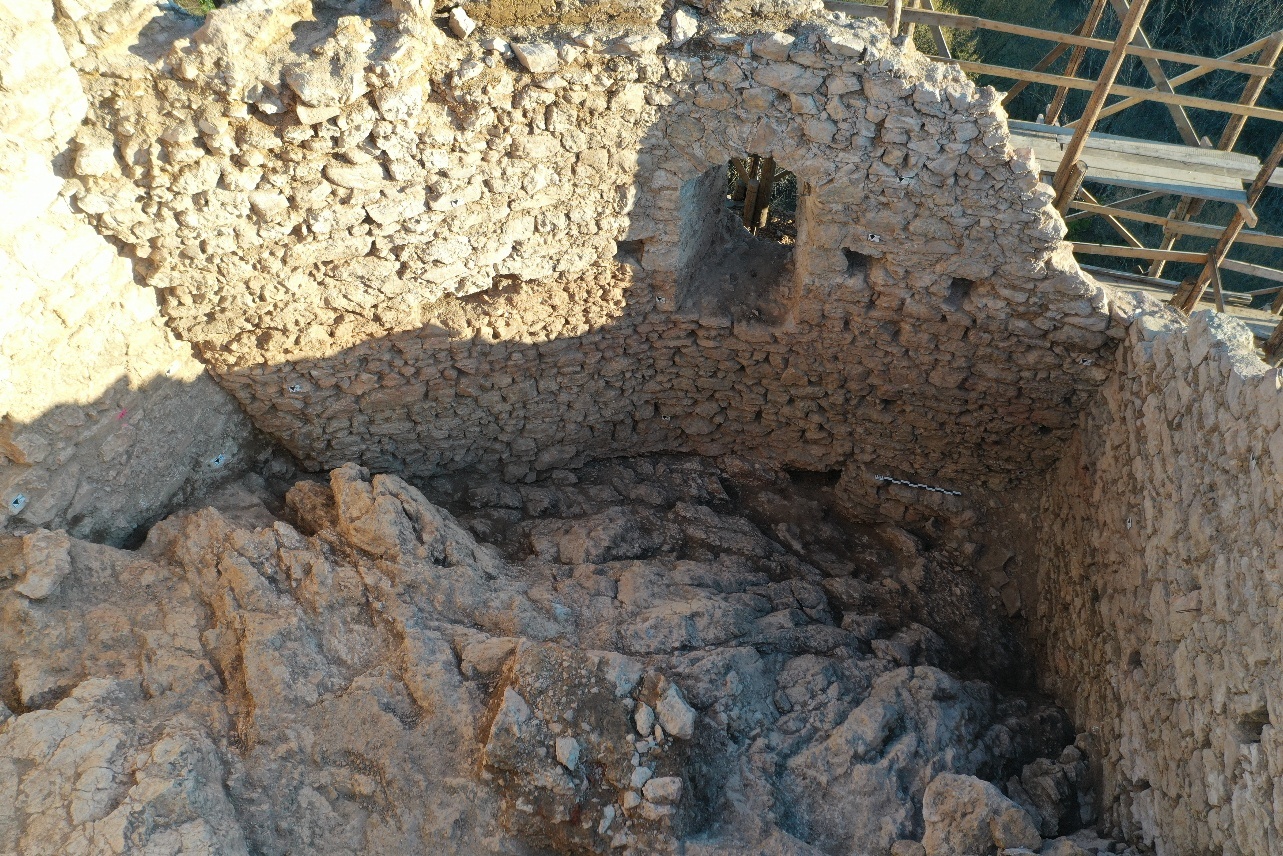 cetatea piatra şoimului, gura de tragere