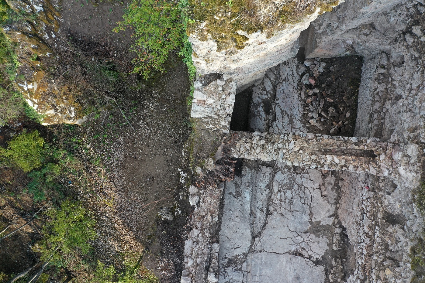 cetatea piatra şoimului, turnul estic