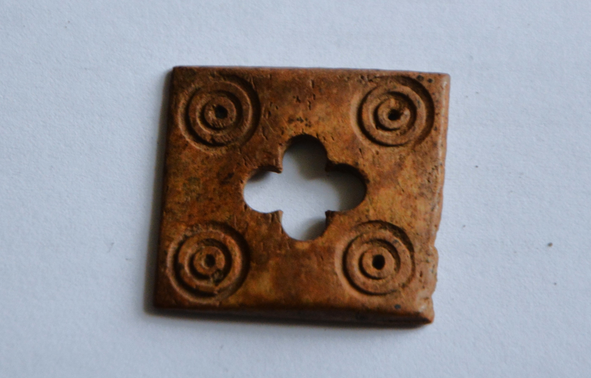 Piesă din os, aplică de carte