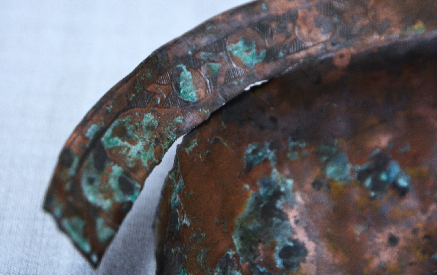 Vas din cupru argintat, detaliu2