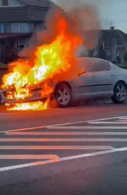 incendiu_masina_flacari_chiribis