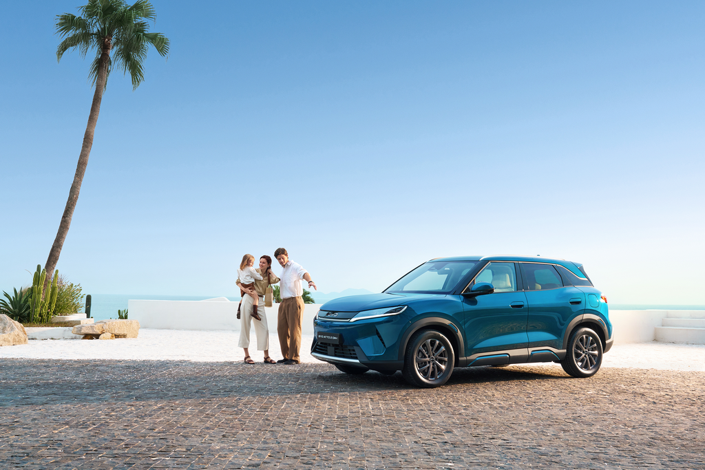 06、Outside_Static_Left Front 70°_download_JPG_5000PX_RGB (1)