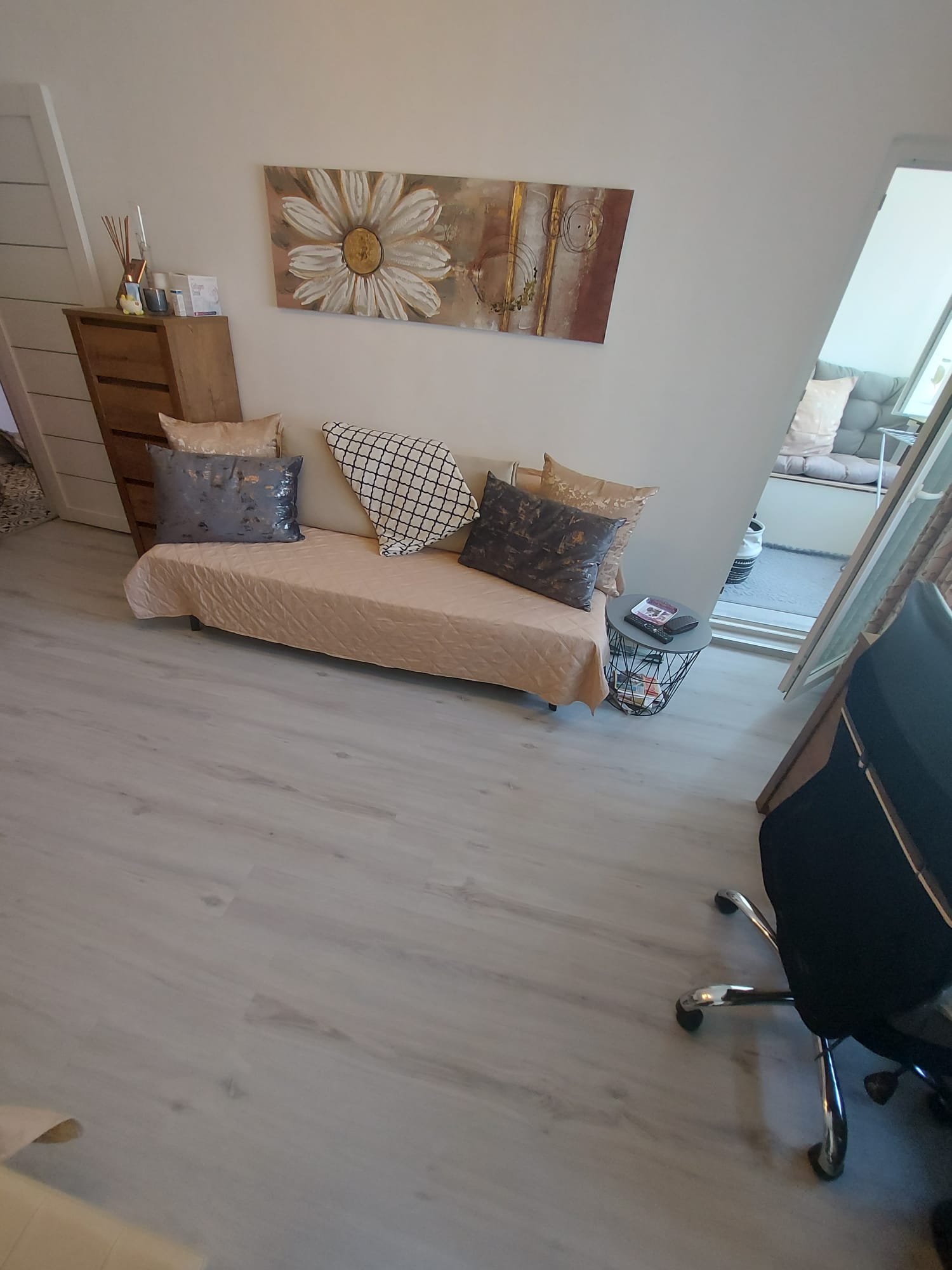 e64e7a77-775f-4784-882e-e2bd32bbb529