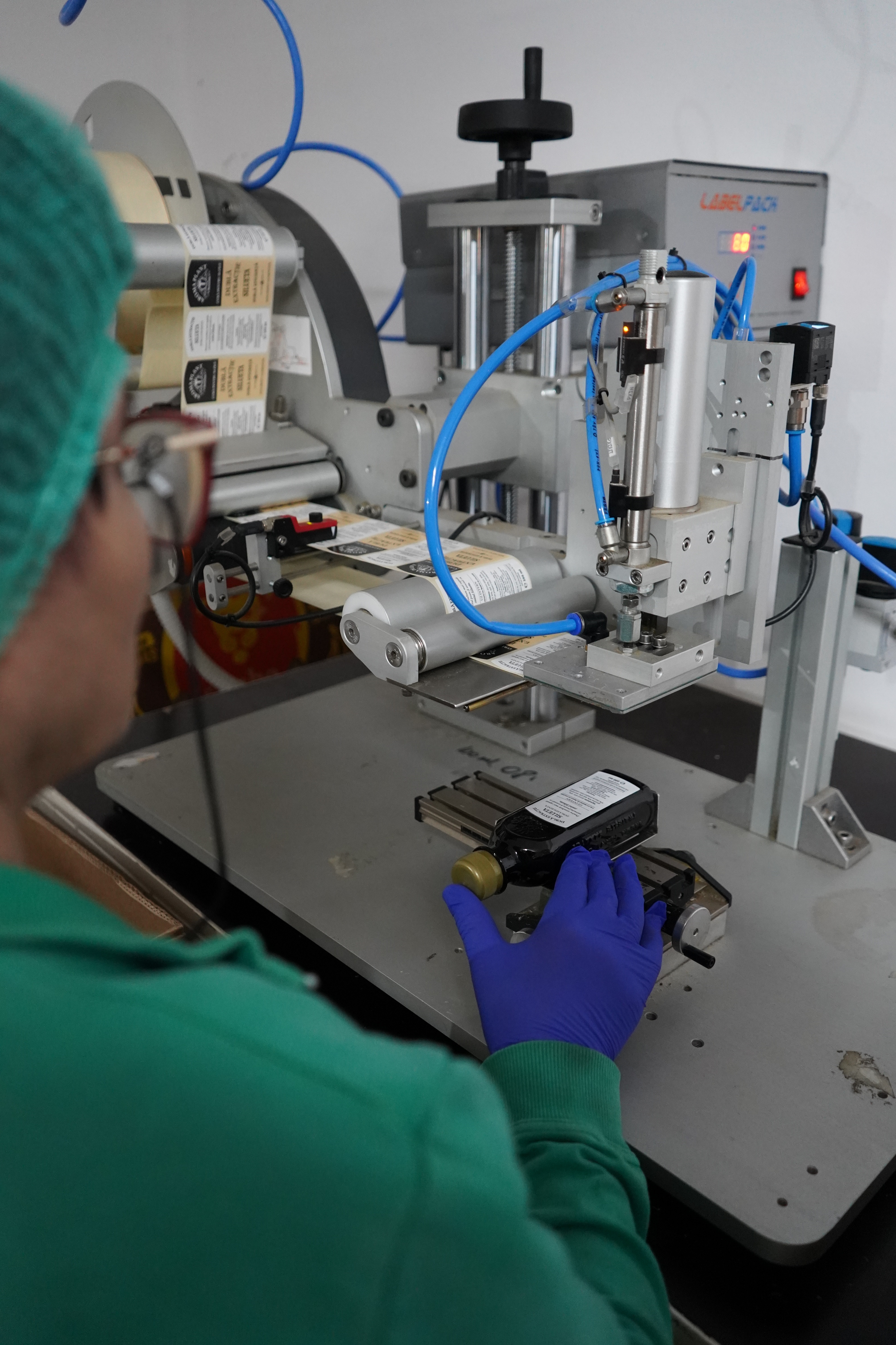 ETICHETAREA LOTIUNI SI SIROPURI