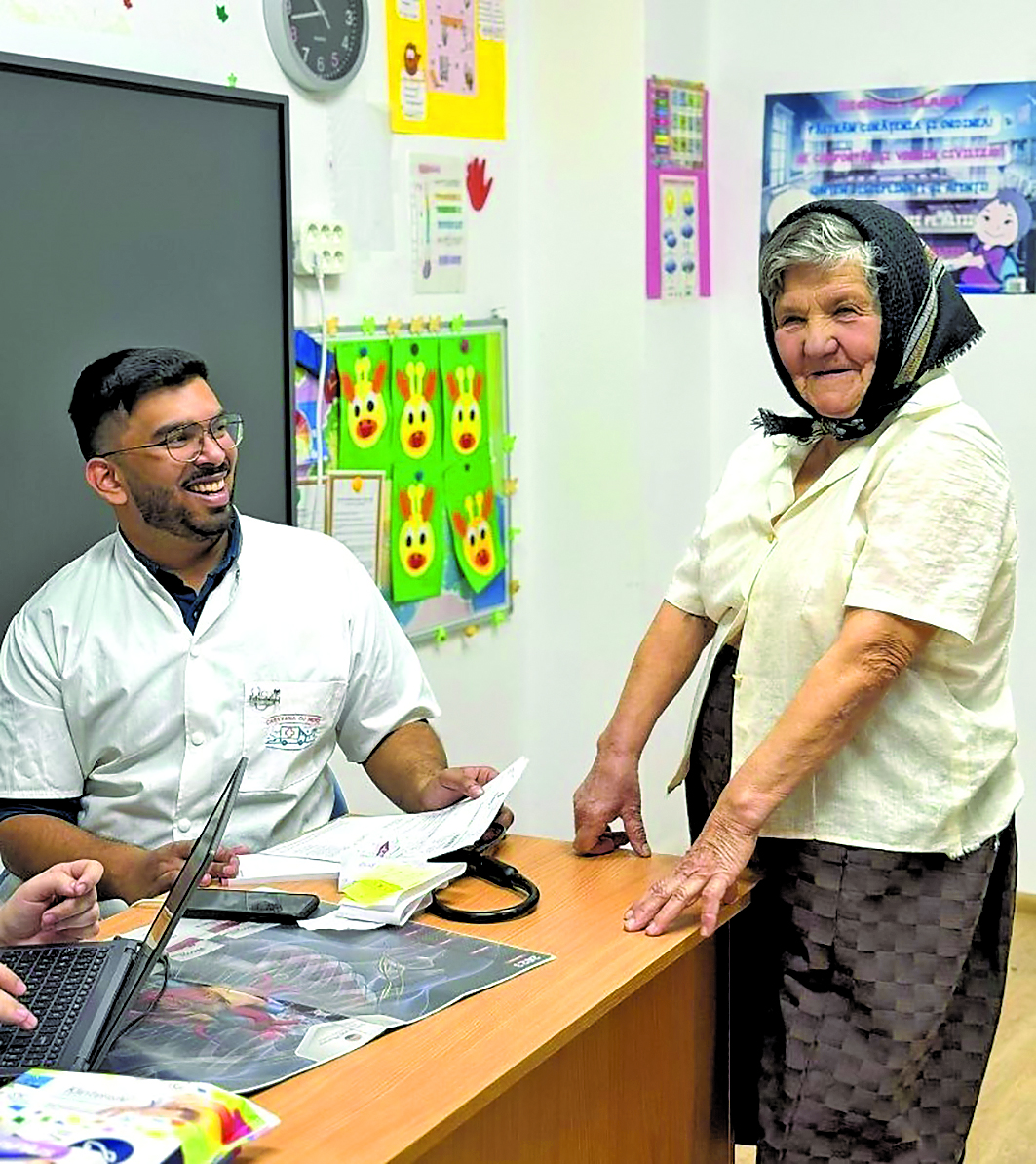 12Caravana cu Medici