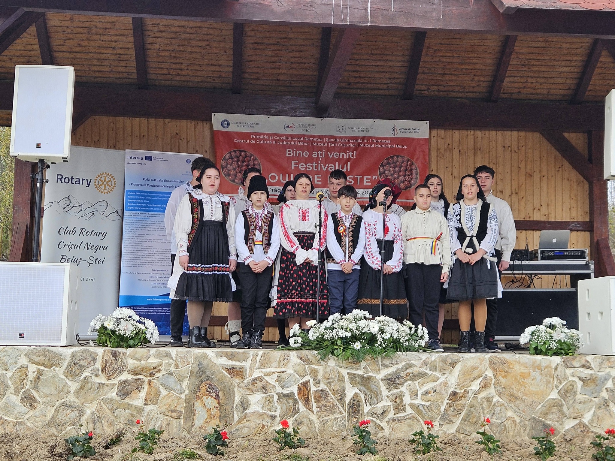 drăgoteni foto Șc. Gimnaziala 1 Uileacu de Beiuş