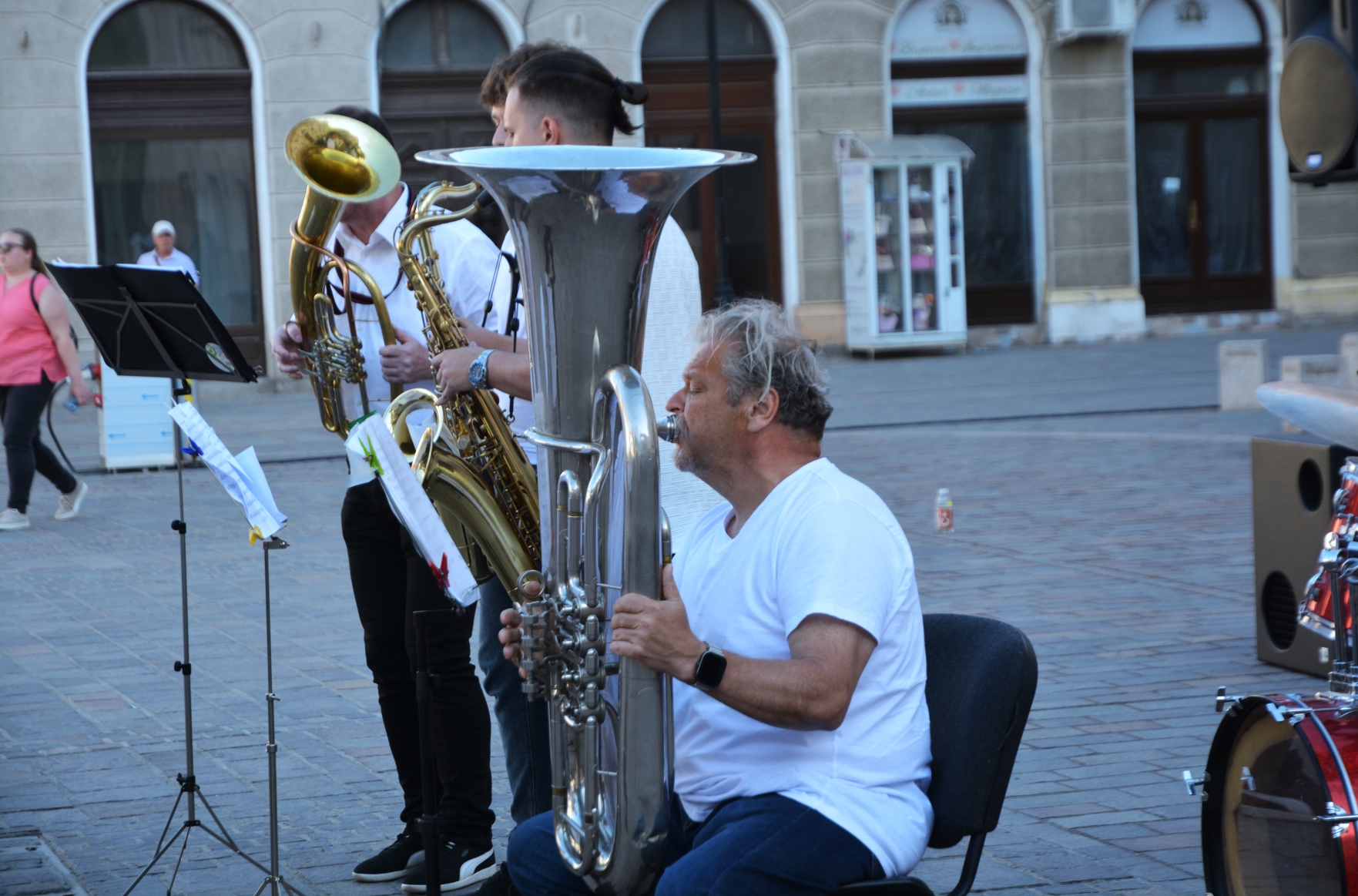 Arta ne uneşte (74)