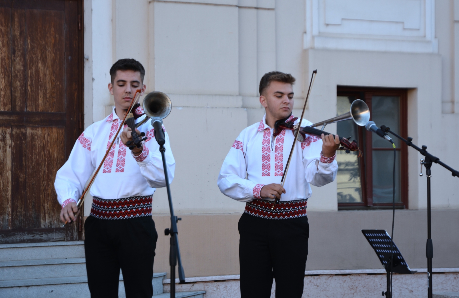Arta ne uneşte (114)