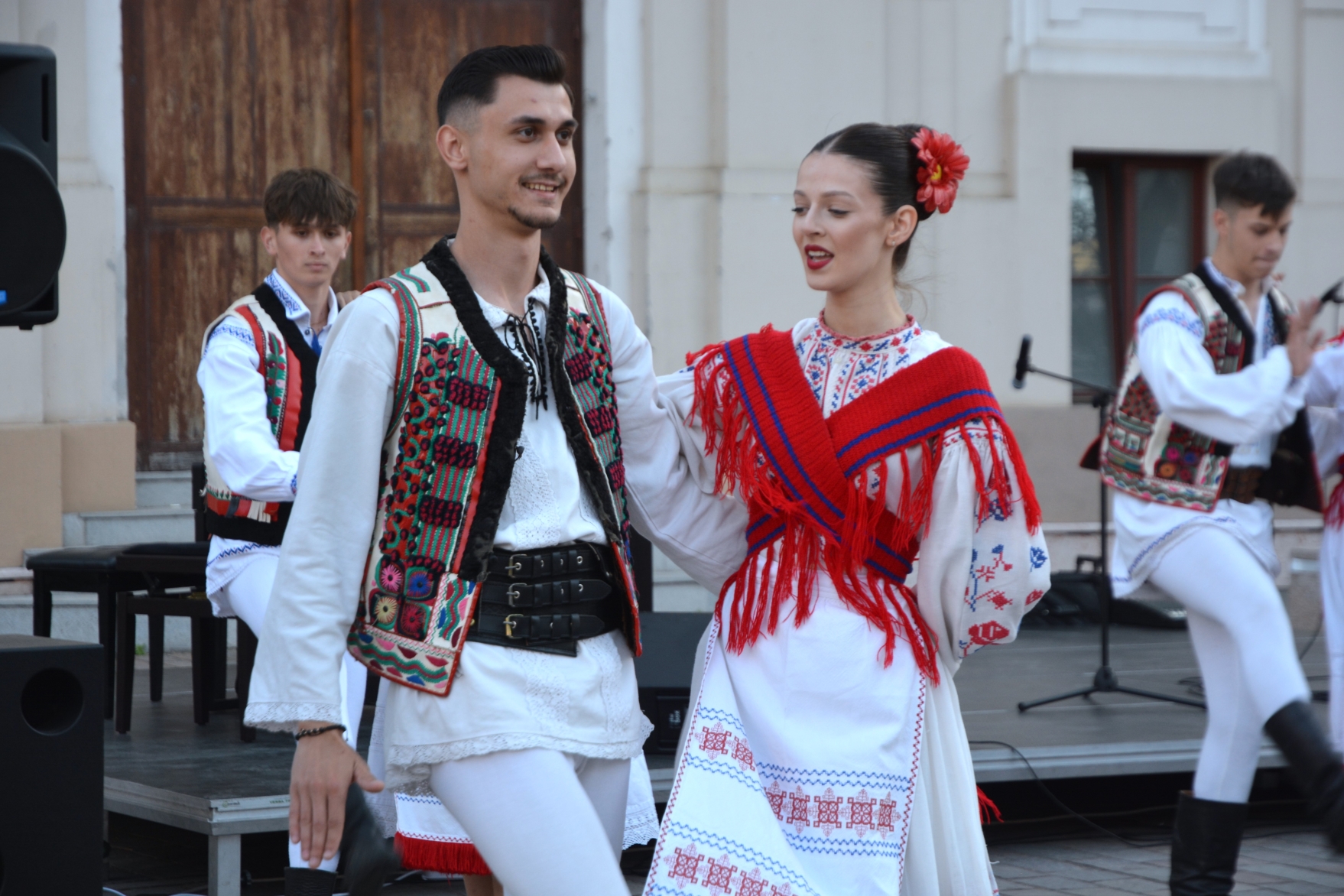 Arta ne uneşte (142)