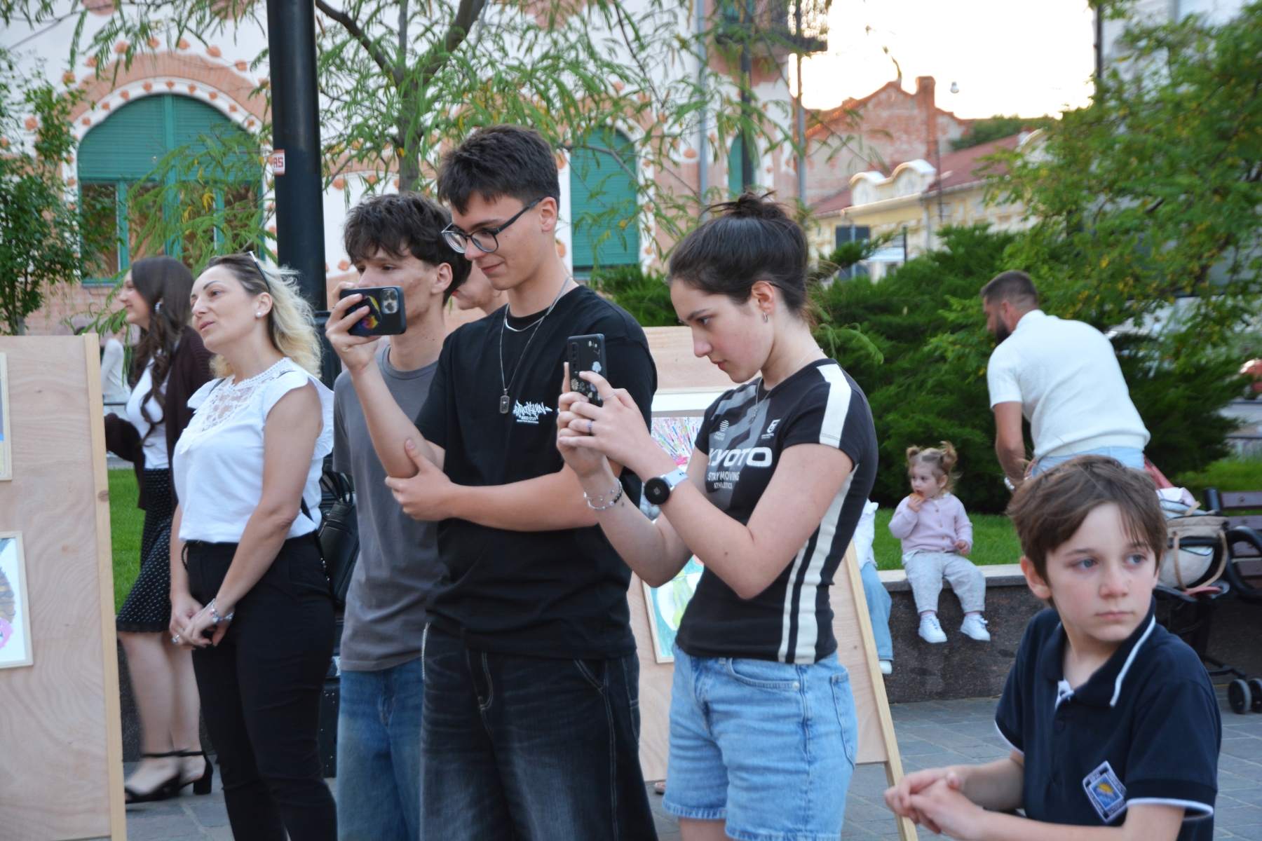 Arta ne uneşte (158)