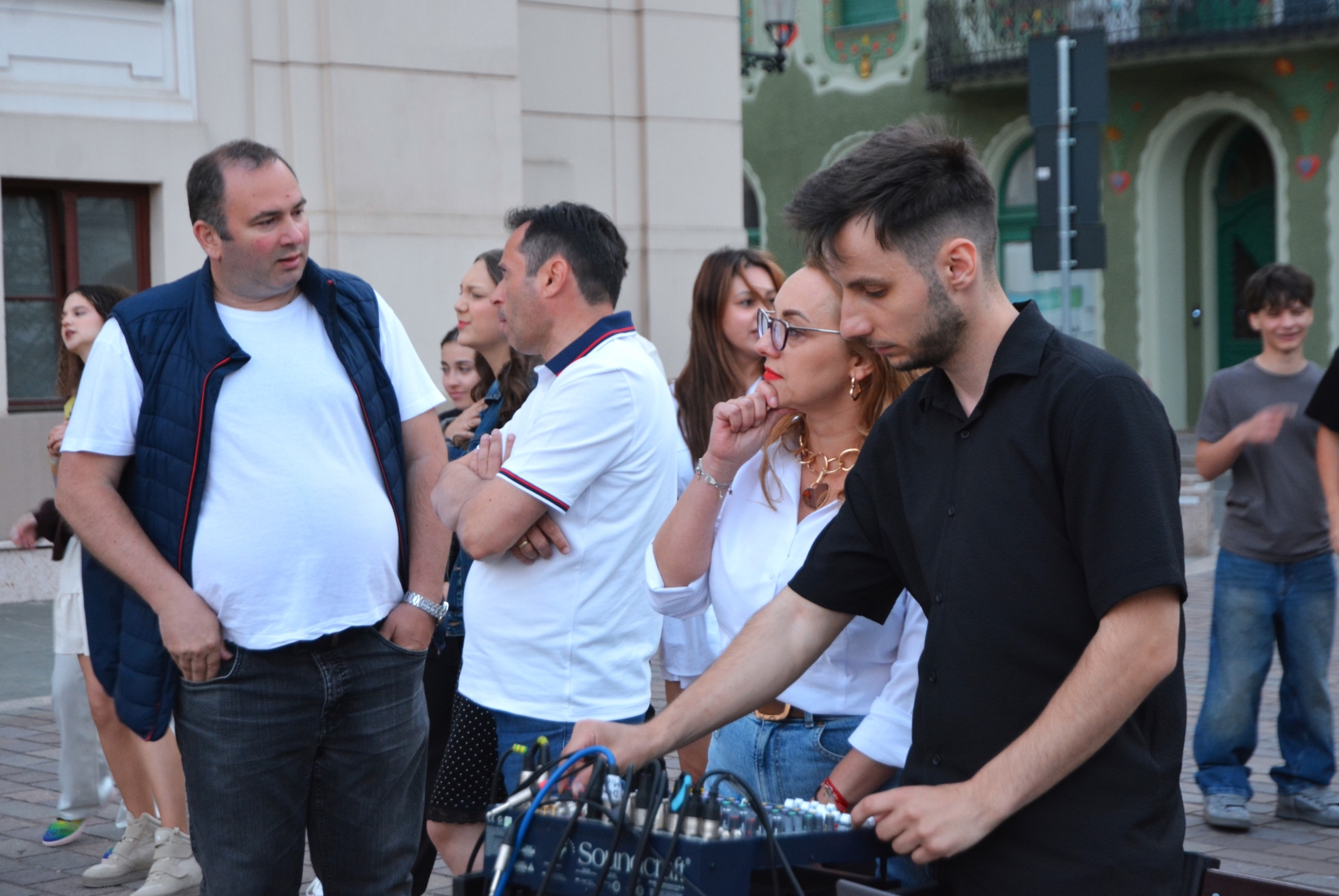 Arta ne uneşte (180)