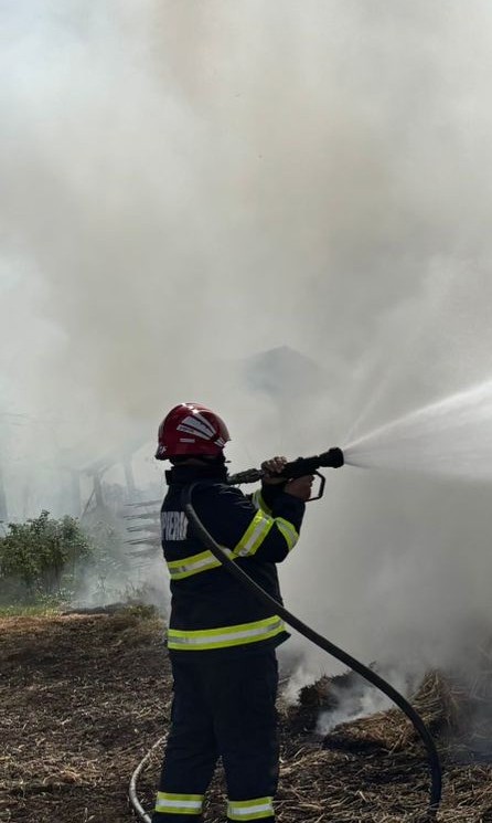 incendiu-isu-bihor-pompieri-01
