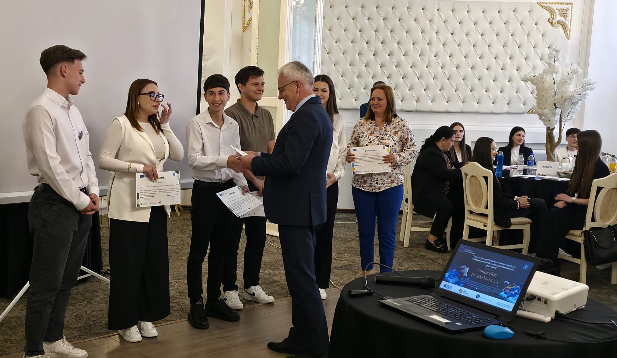 elevi-liceu-economic-partenie-cosma-finala-business