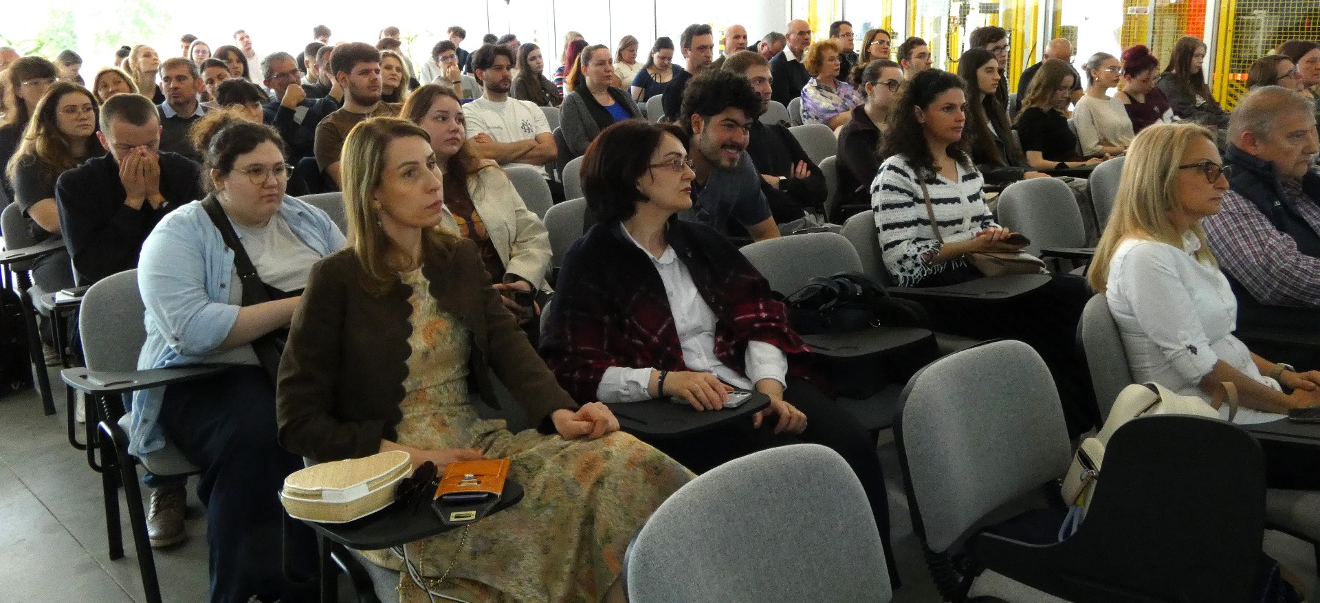 studenti-campus-virtual-inteligenta-artificiala